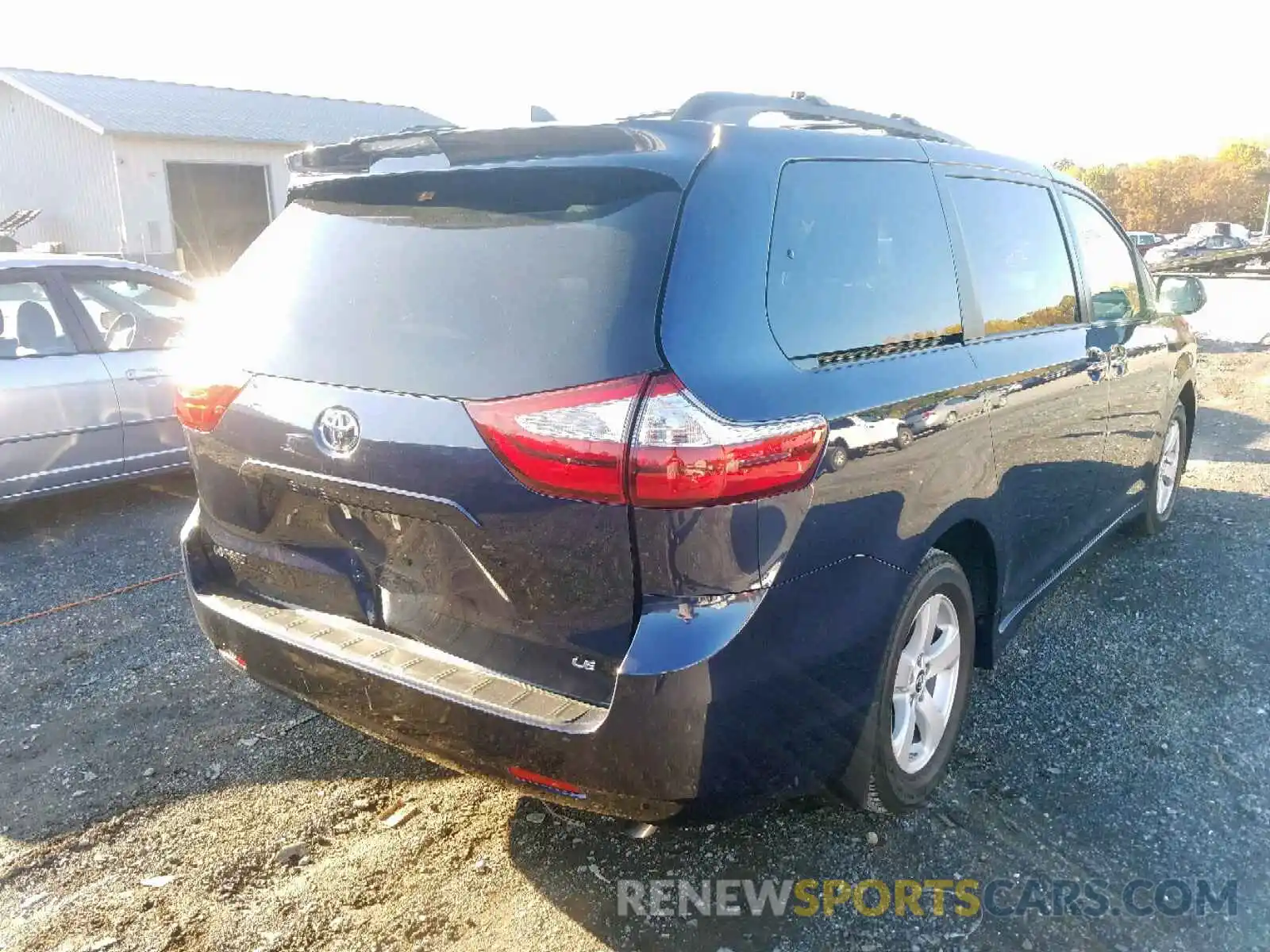 4 Photograph of a damaged car 5TDKZ3DC4KS981387 TOYOTA SIENNA 2019