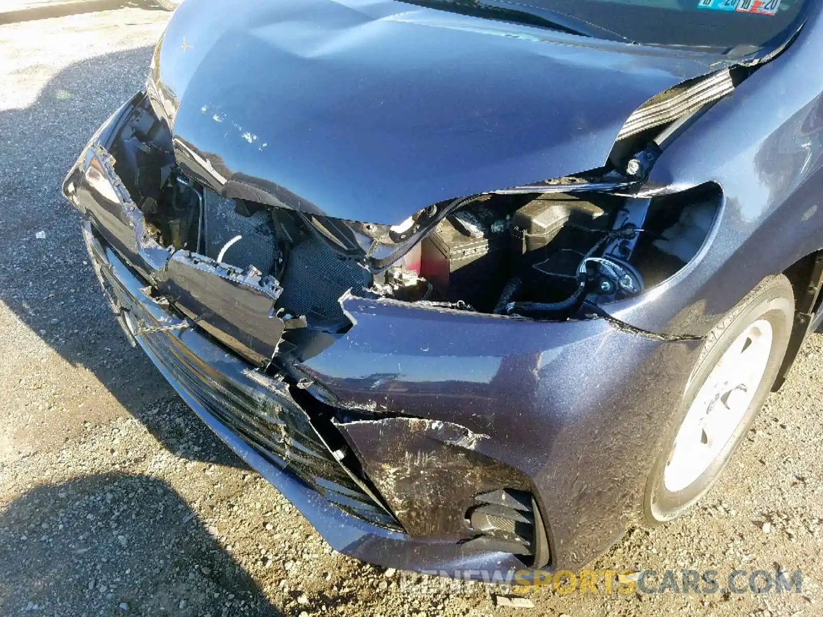 9 Photograph of a damaged car 5TDKZ3DC4KS981387 TOYOTA SIENNA 2019