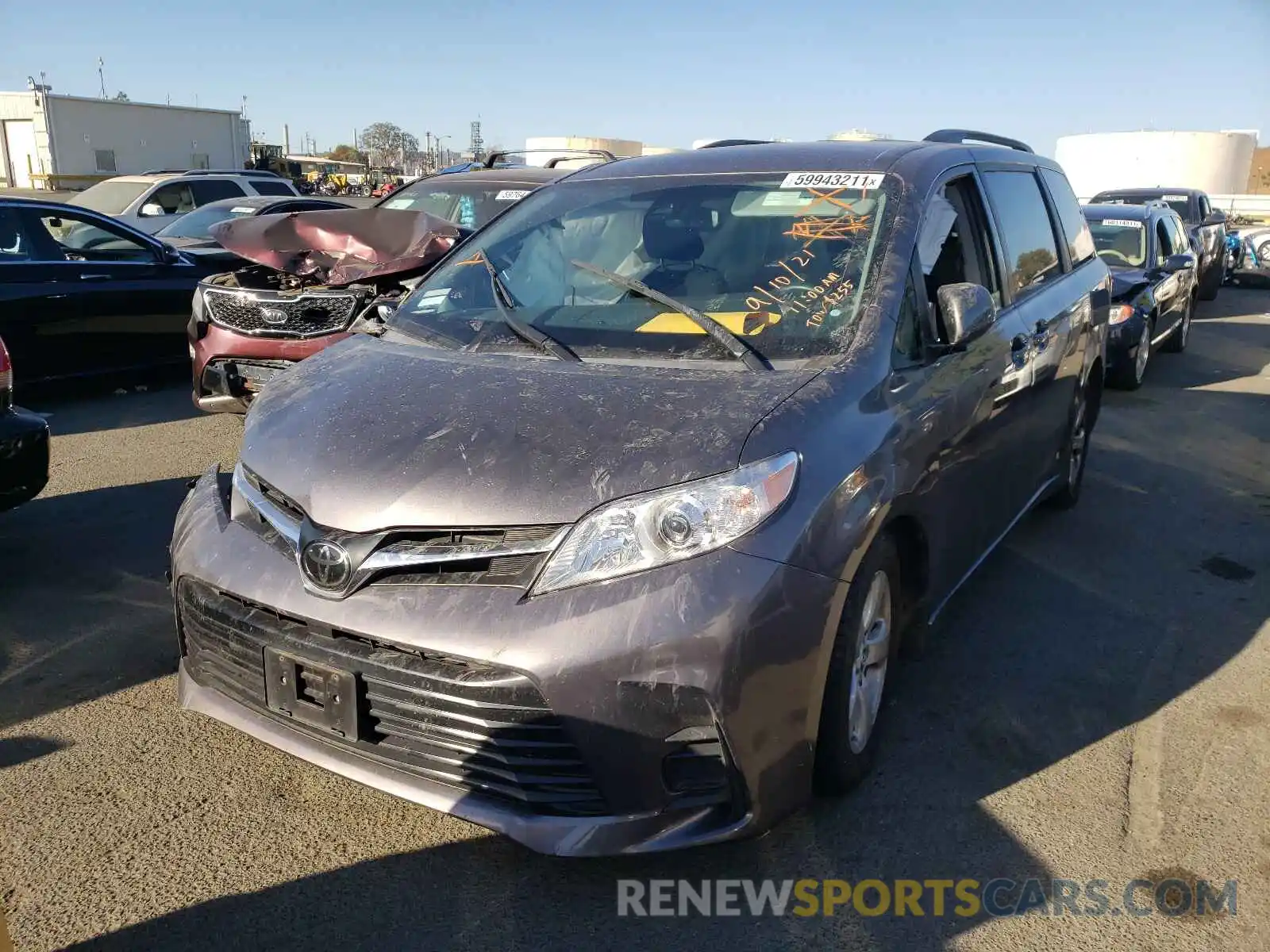 2 Photograph of a damaged car 5TDKZ3DC4KS983849 TOYOTA SIENNA 2019