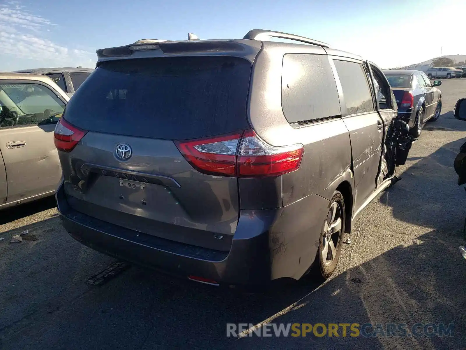 4 Photograph of a damaged car 5TDKZ3DC4KS983849 TOYOTA SIENNA 2019