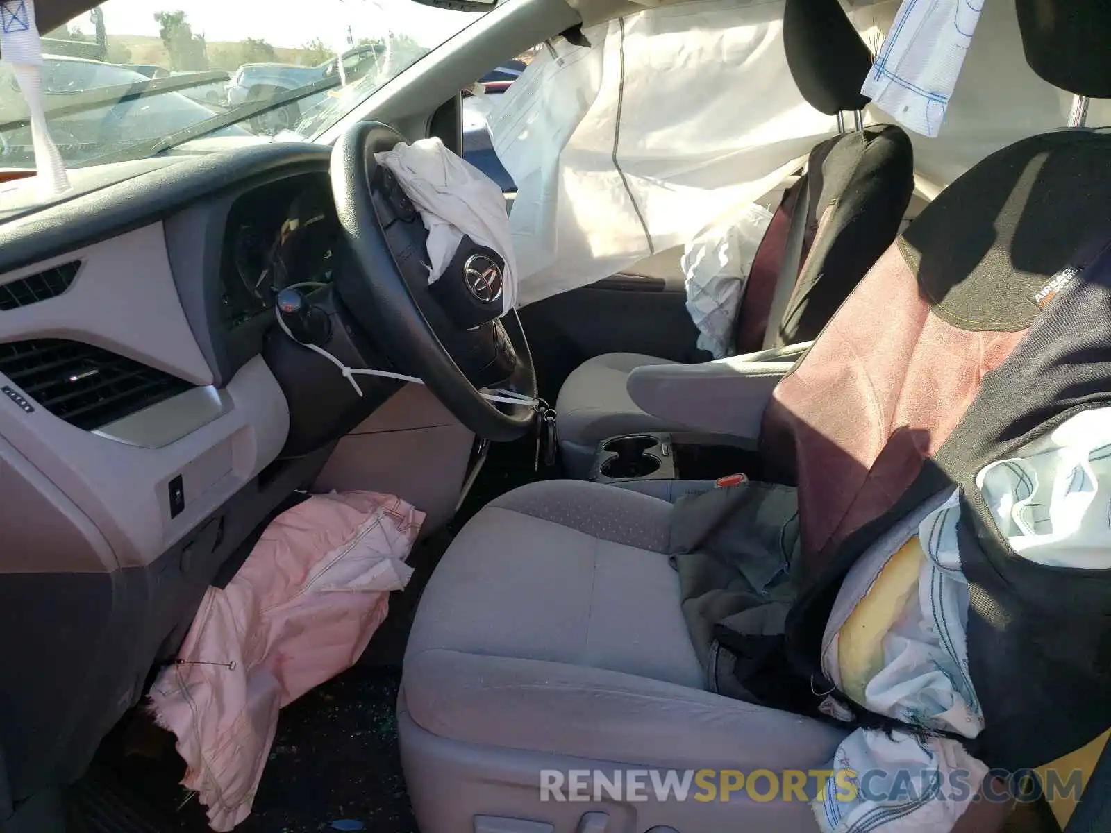 5 Photograph of a damaged car 5TDKZ3DC4KS983849 TOYOTA SIENNA 2019