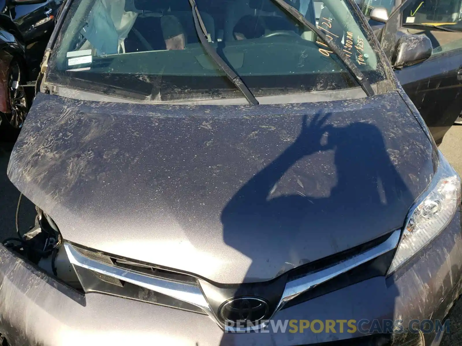 7 Photograph of a damaged car 5TDKZ3DC4KS983849 TOYOTA SIENNA 2019