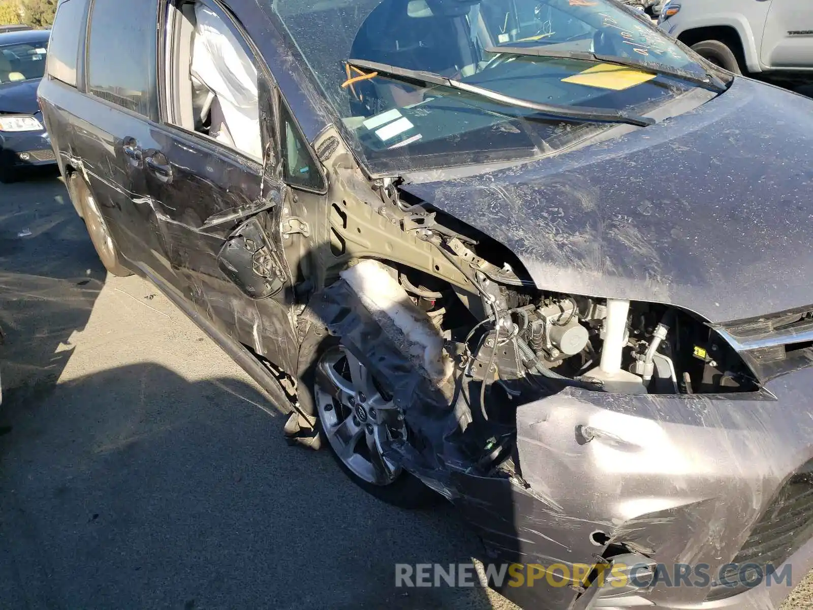 9 Photograph of a damaged car 5TDKZ3DC4KS983849 TOYOTA SIENNA 2019