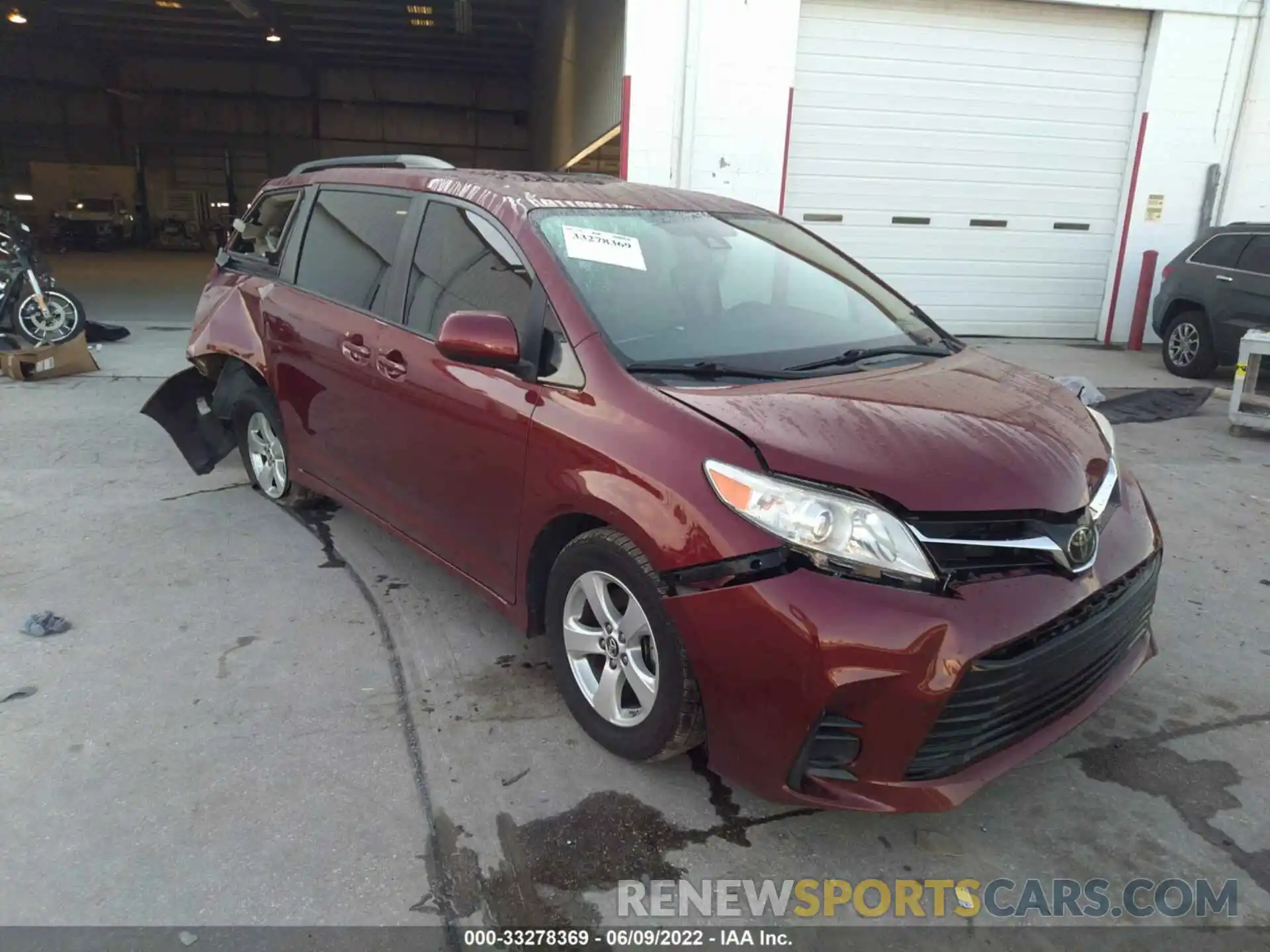 1 Photograph of a damaged car 5TDKZ3DC4KS985603 TOYOTA SIENNA 2019