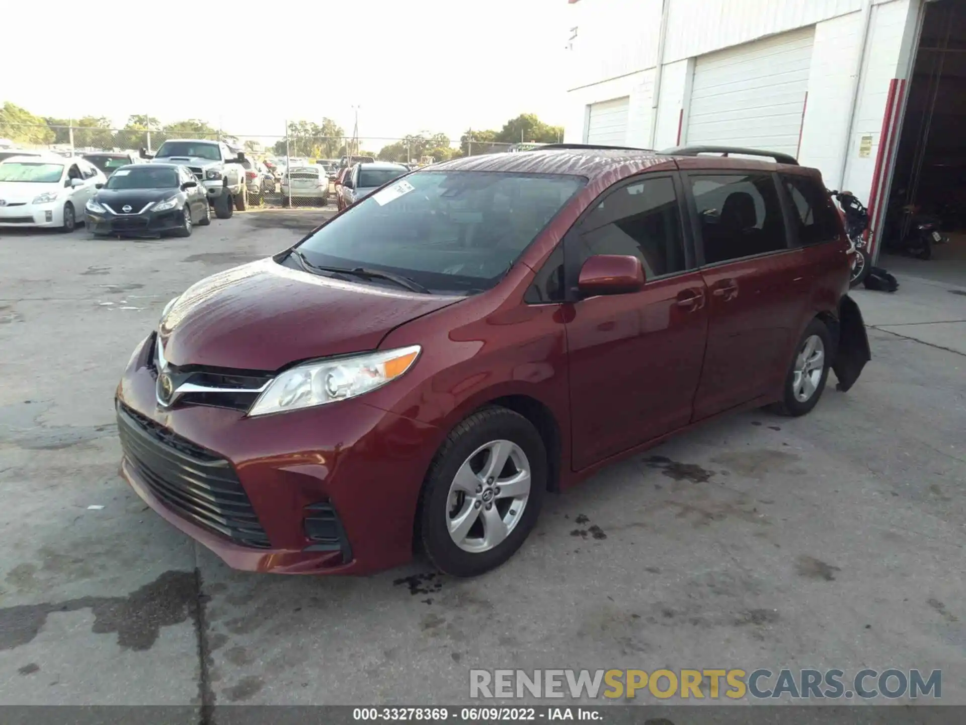 2 Фотография поврежденного автомобиля 5TDKZ3DC4KS985603 TOYOTA SIENNA 2019