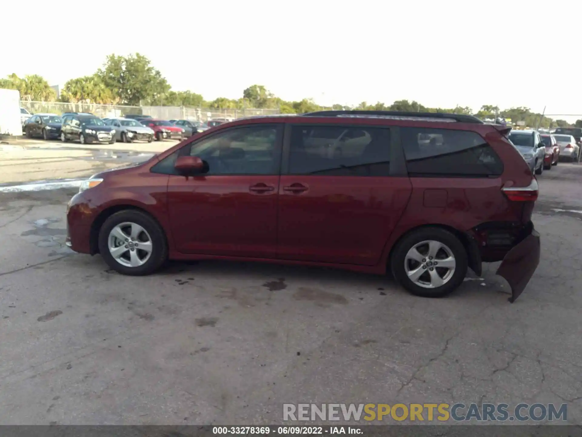 6 Photograph of a damaged car 5TDKZ3DC4KS985603 TOYOTA SIENNA 2019