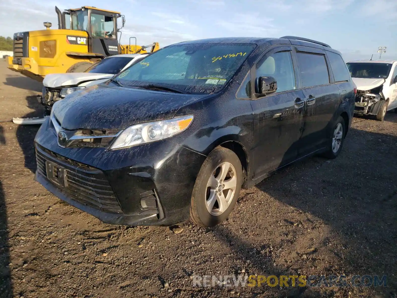 2 Фотография поврежденного автомобиля 5TDKZ3DC4KS985973 TOYOTA SIENNA 2019