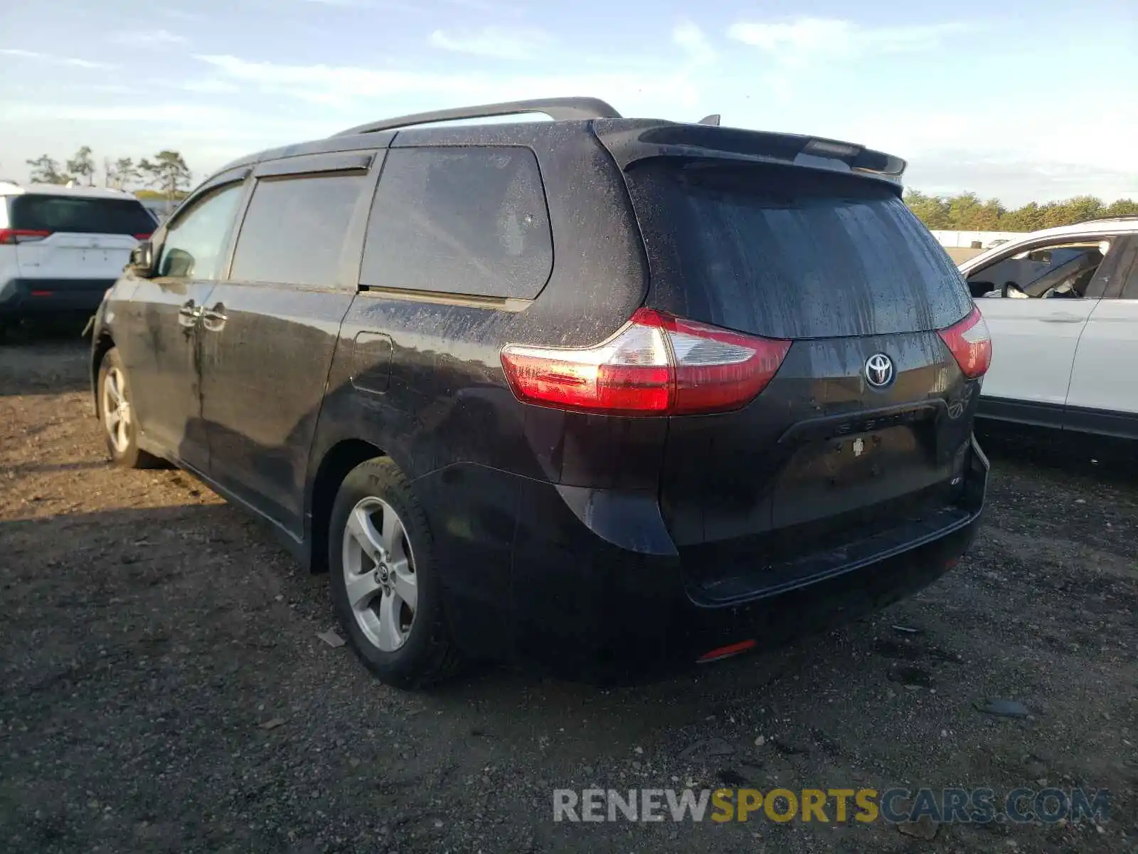 3 Photograph of a damaged car 5TDKZ3DC4KS985973 TOYOTA SIENNA 2019