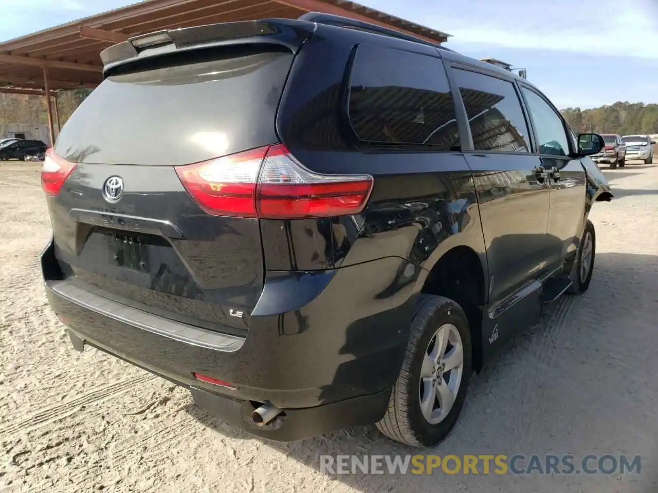 4 Photograph of a damaged car 5TDKZ3DC4KS992535 TOYOTA SIENNA 2019