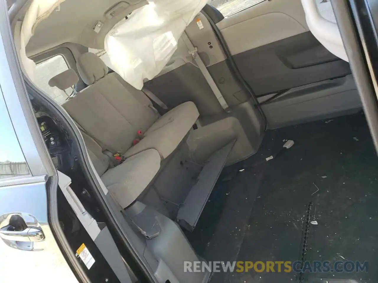 6 Photograph of a damaged car 5TDKZ3DC4KS992535 TOYOTA SIENNA 2019