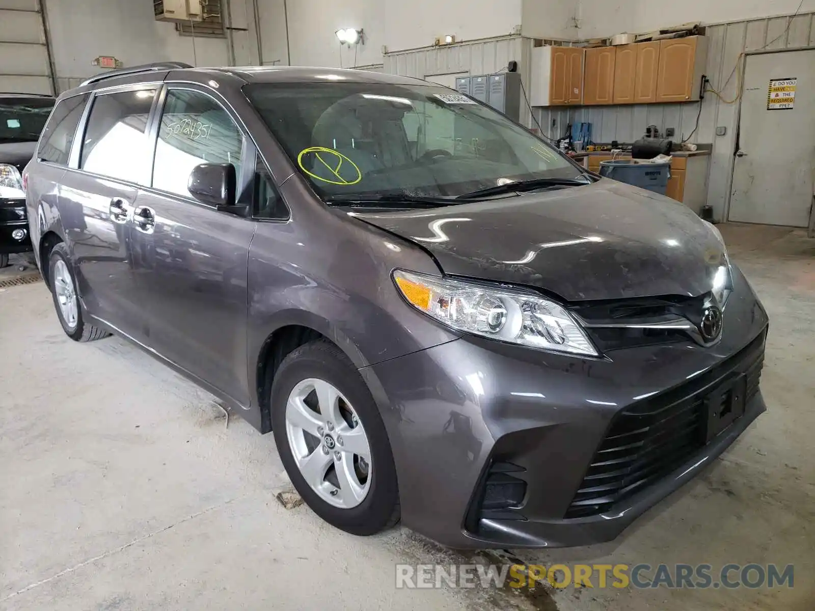 1 Photograph of a damaged car 5TDKZ3DC4KS993586 TOYOTA SIENNA 2019