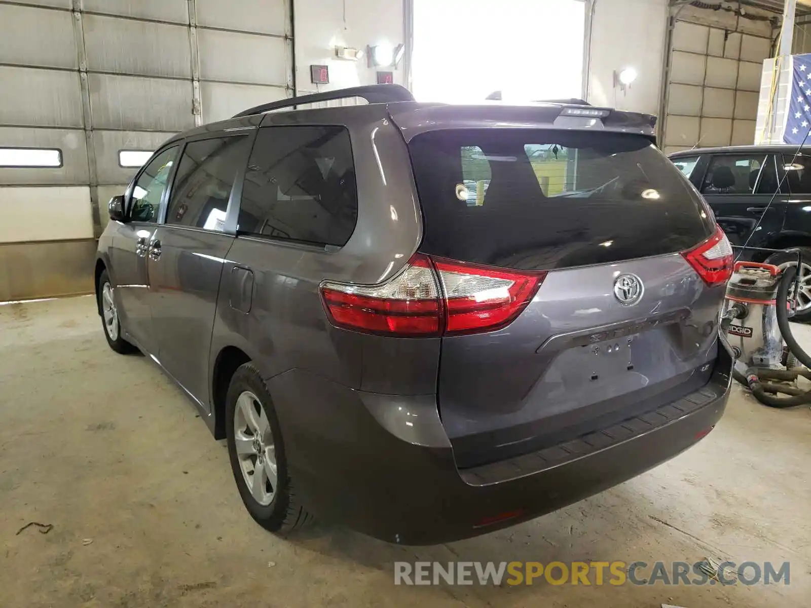 3 Photograph of a damaged car 5TDKZ3DC4KS993586 TOYOTA SIENNA 2019