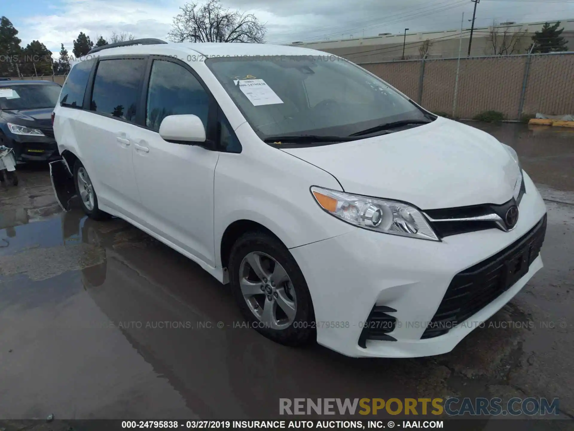 1 Photograph of a damaged car 5TDKZ3DC4KS995497 TOYOTA SIENNA 2019