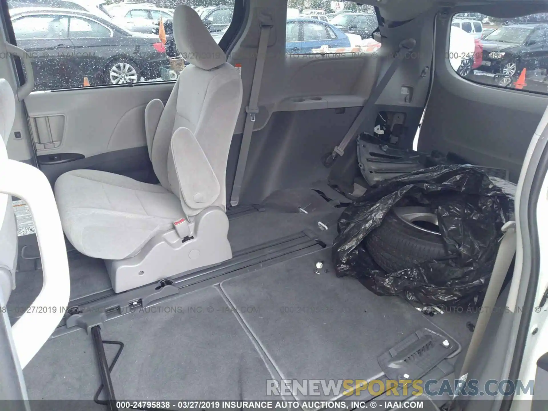 8 Photograph of a damaged car 5TDKZ3DC4KS995497 TOYOTA SIENNA 2019