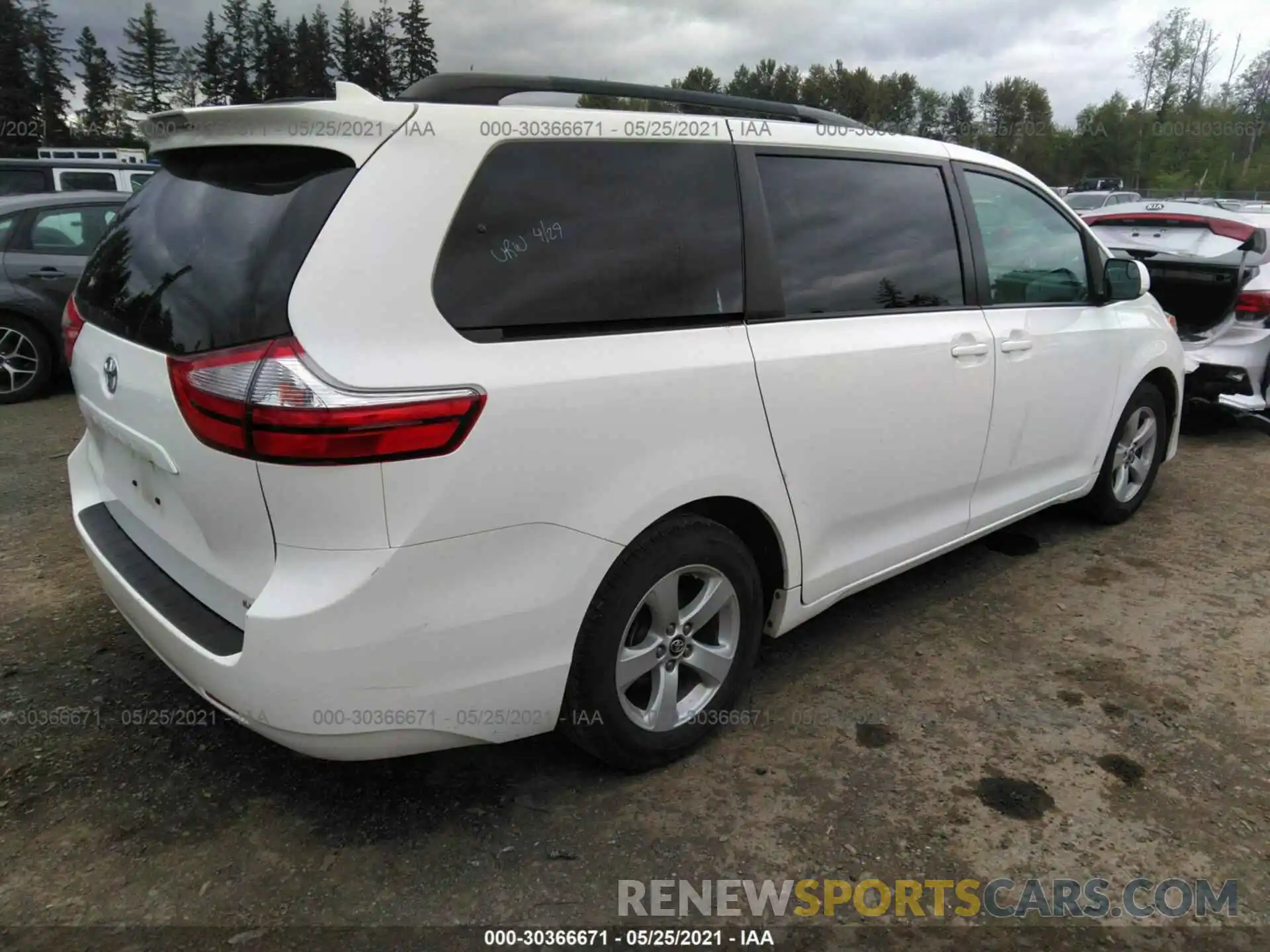 4 Фотография поврежденного автомобиля 5TDKZ3DC4KS996472 TOYOTA SIENNA 2019