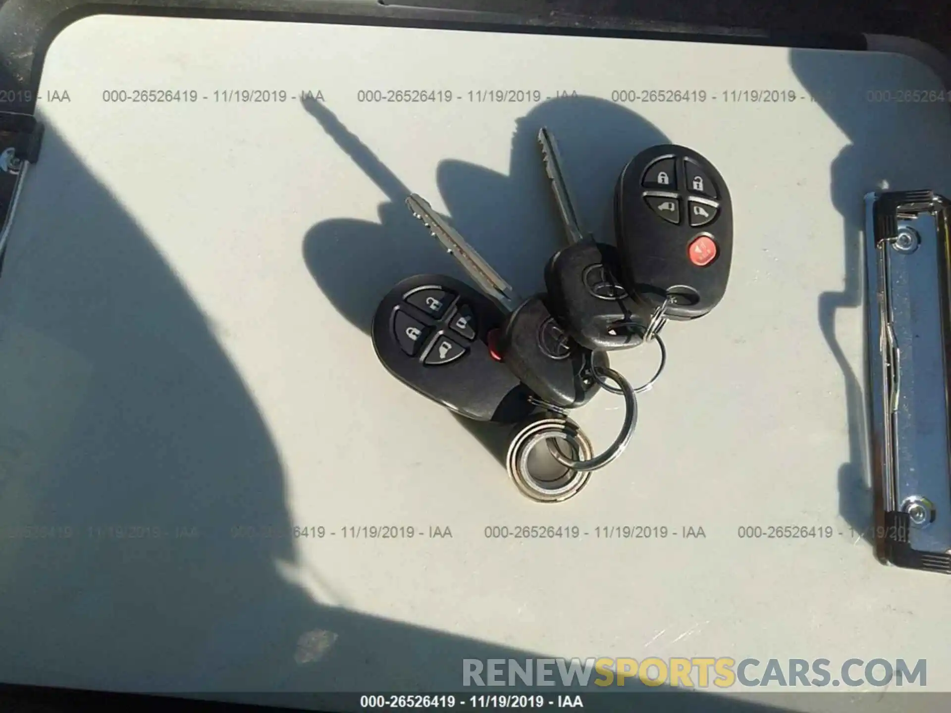 11 Photograph of a damaged car 5TDKZ3DC5KS001259 TOYOTA SIENNA 2019