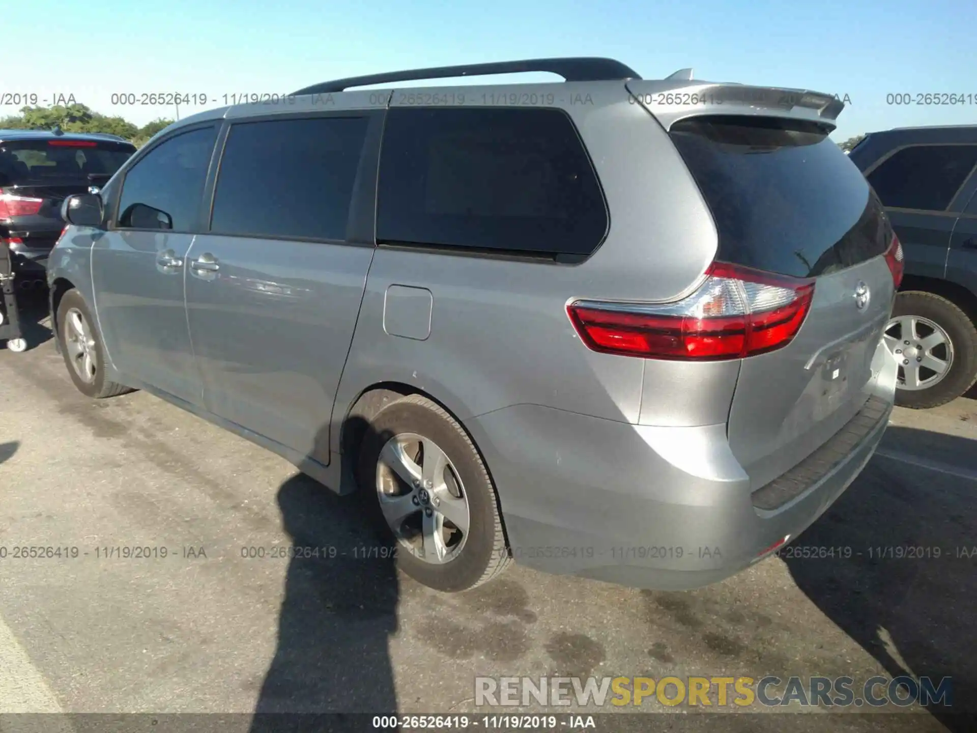 3 Фотография поврежденного автомобиля 5TDKZ3DC5KS001259 TOYOTA SIENNA 2019