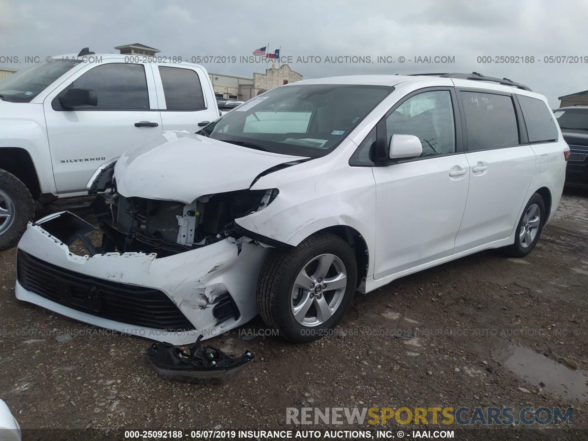 2 Photograph of a damaged car 5TDKZ3DC5KS003030 TOYOTA SIENNA 2019