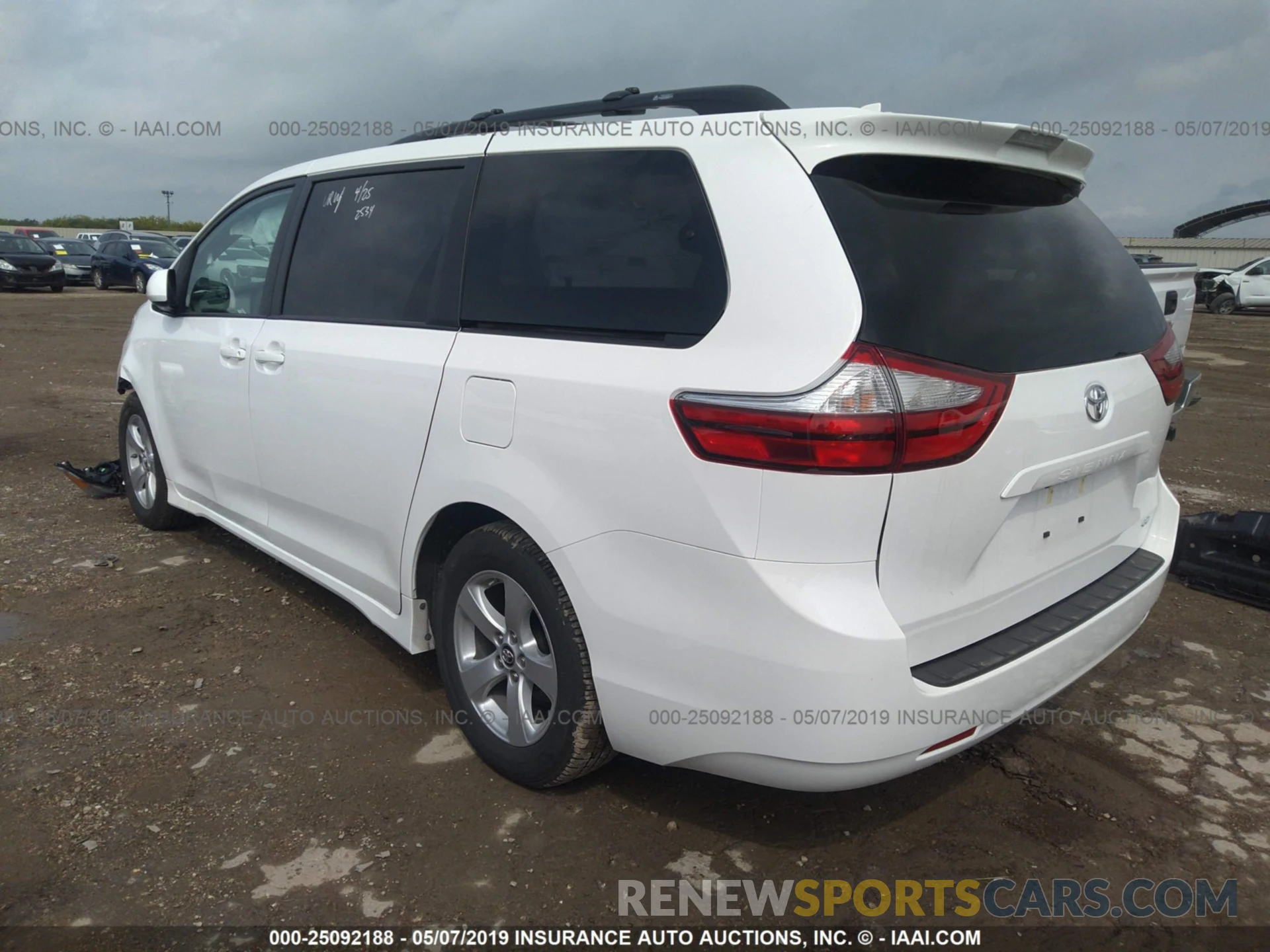 3 Фотография поврежденного автомобиля 5TDKZ3DC5KS003030 TOYOTA SIENNA 2019