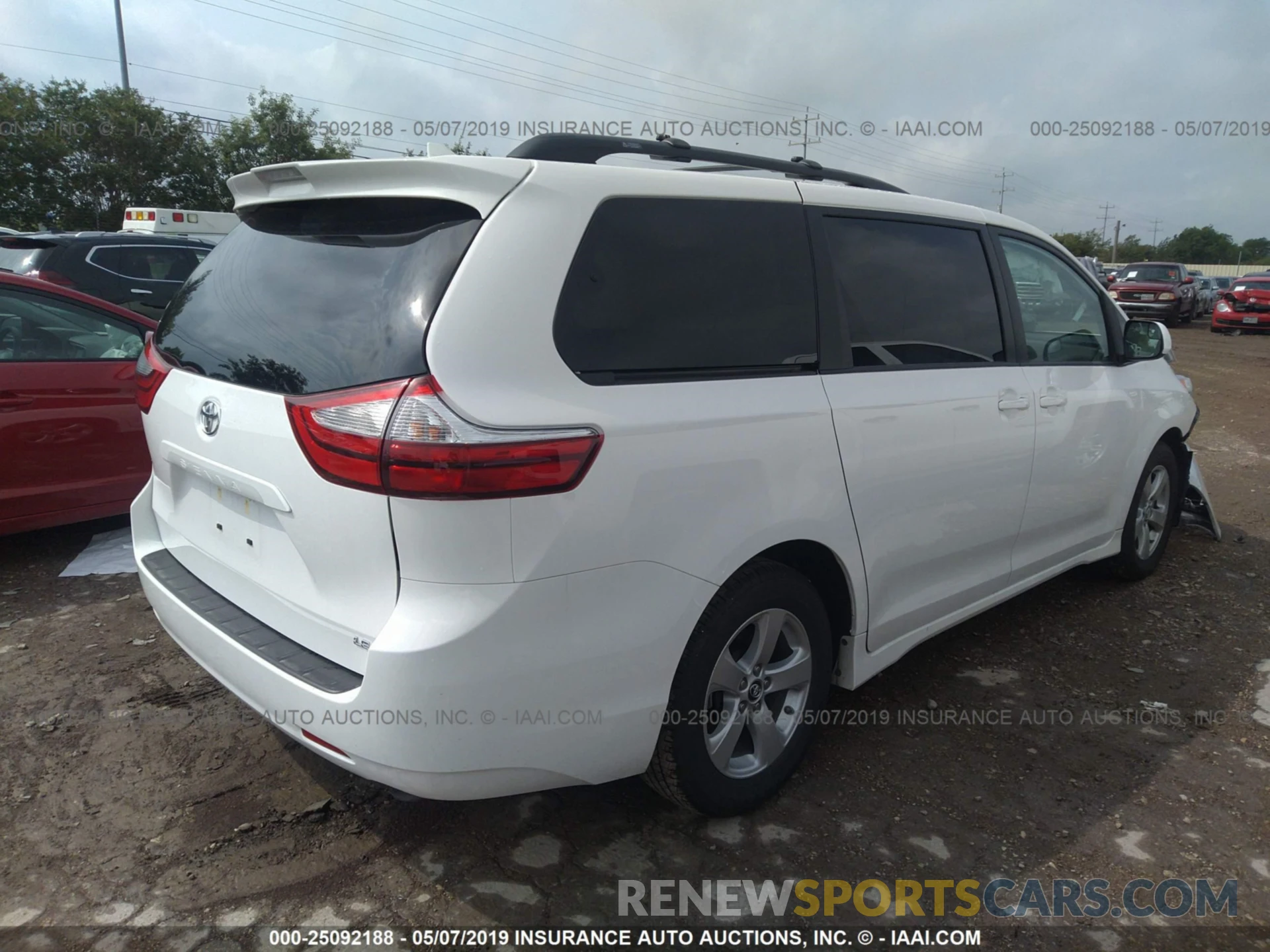 4 Фотография поврежденного автомобиля 5TDKZ3DC5KS003030 TOYOTA SIENNA 2019