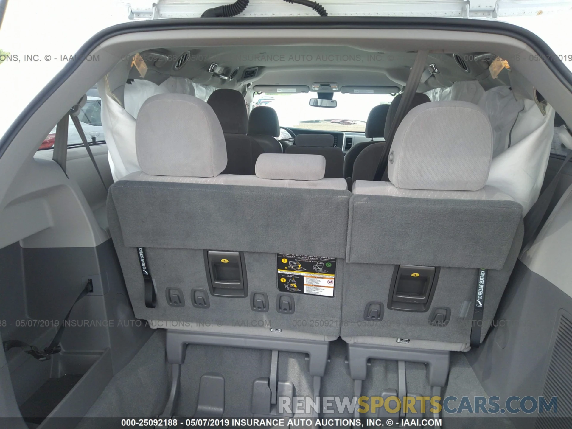 8 Фотография поврежденного автомобиля 5TDKZ3DC5KS003030 TOYOTA SIENNA 2019