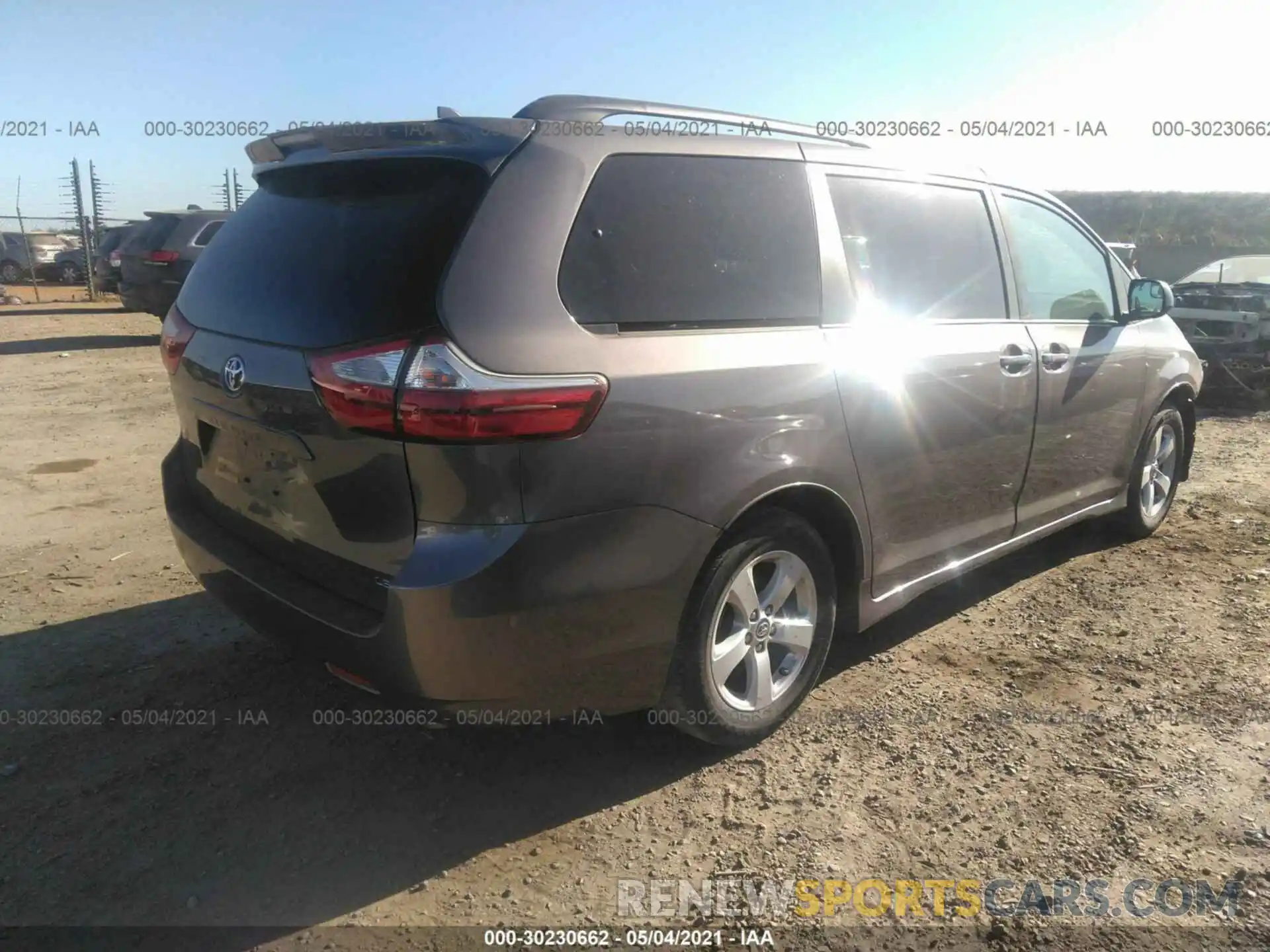 4 Фотография поврежденного автомобиля 5TDKZ3DC5KS003609 TOYOTA SIENNA 2019