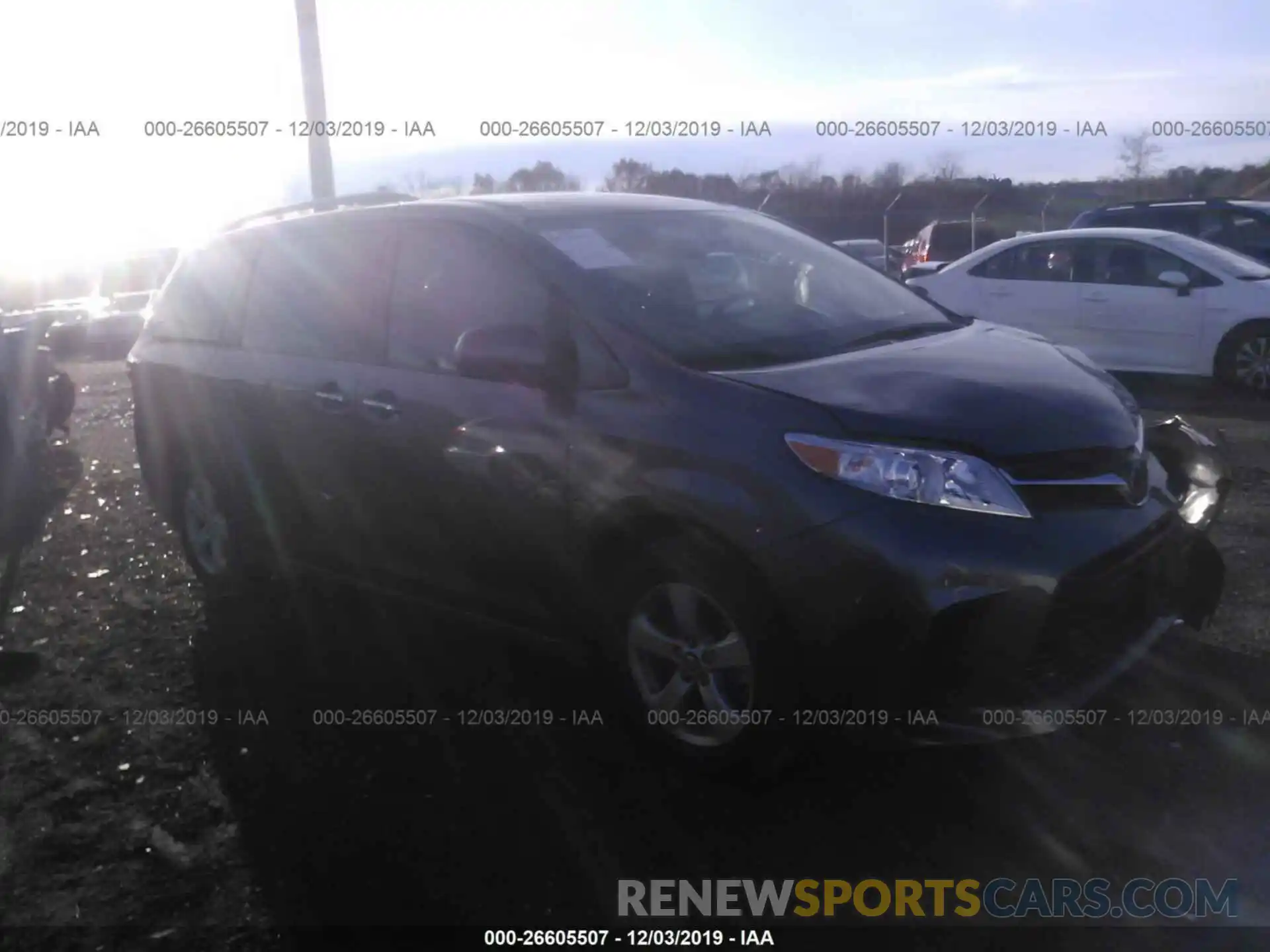 1 Photograph of a damaged car 5TDKZ3DC5KS009717 TOYOTA SIENNA 2019