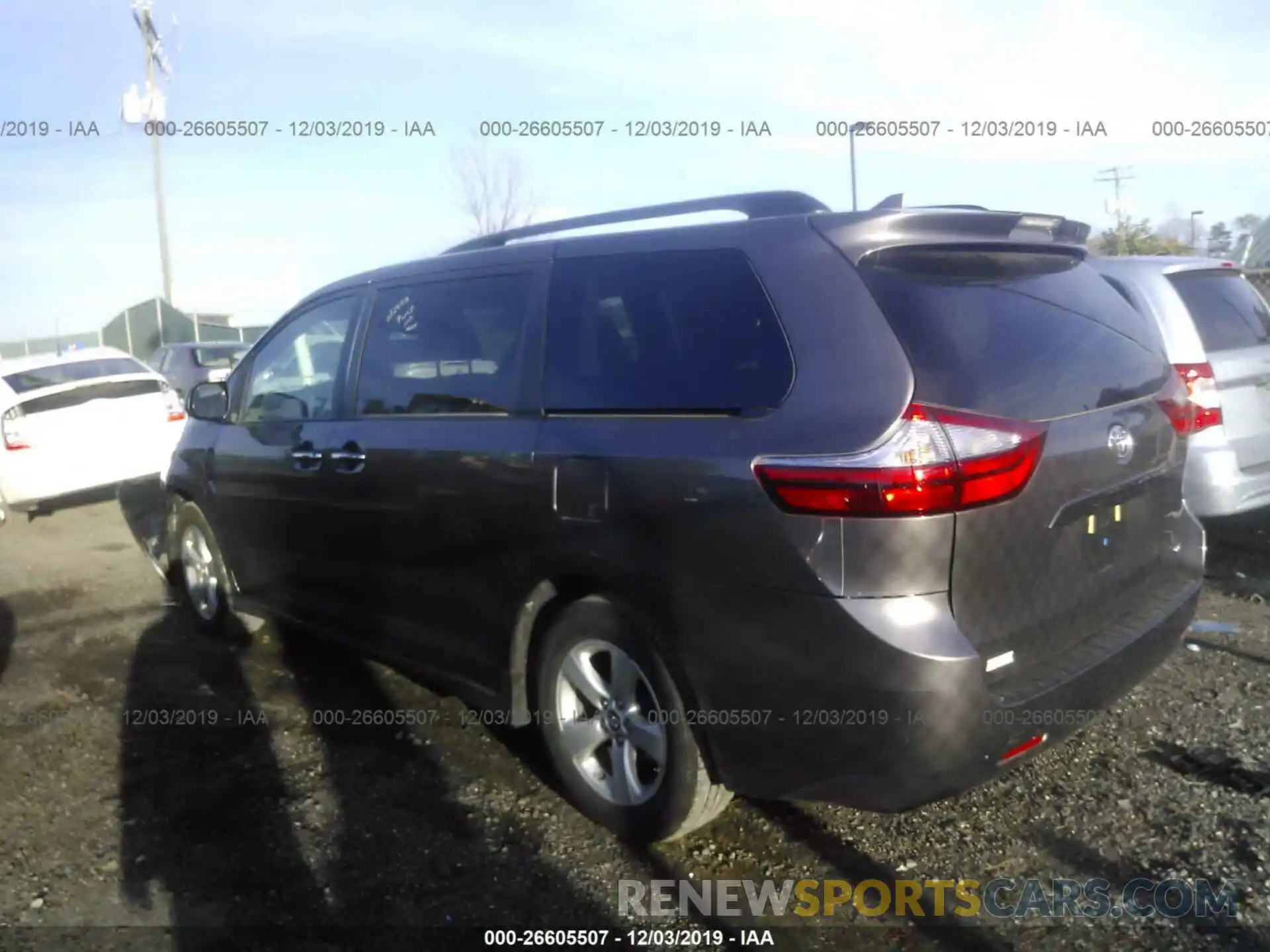 3 Фотография поврежденного автомобиля 5TDKZ3DC5KS009717 TOYOTA SIENNA 2019