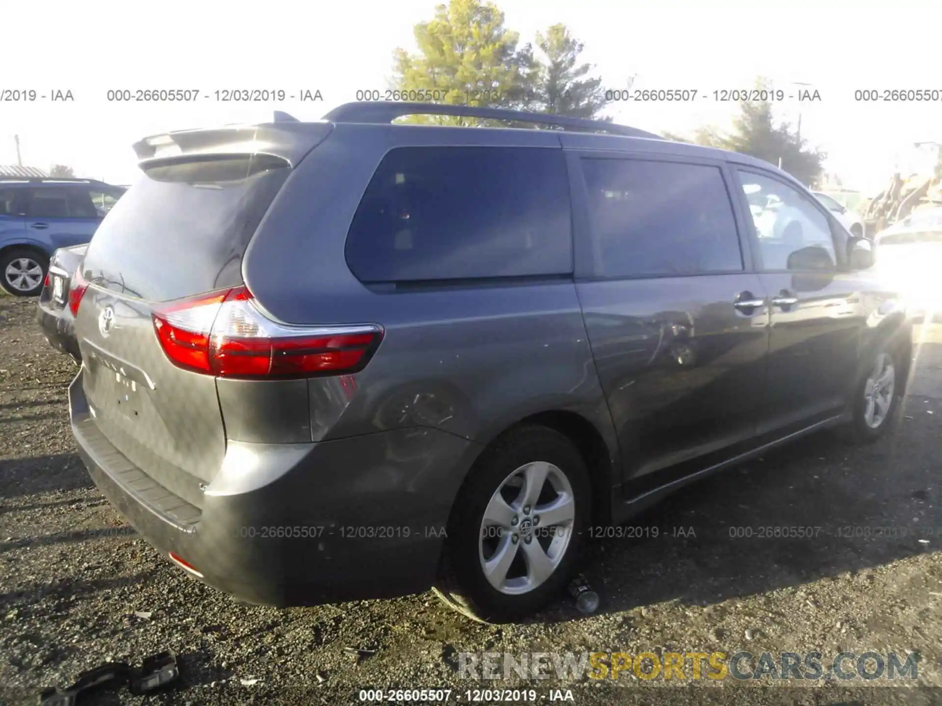 4 Фотография поврежденного автомобиля 5TDKZ3DC5KS009717 TOYOTA SIENNA 2019