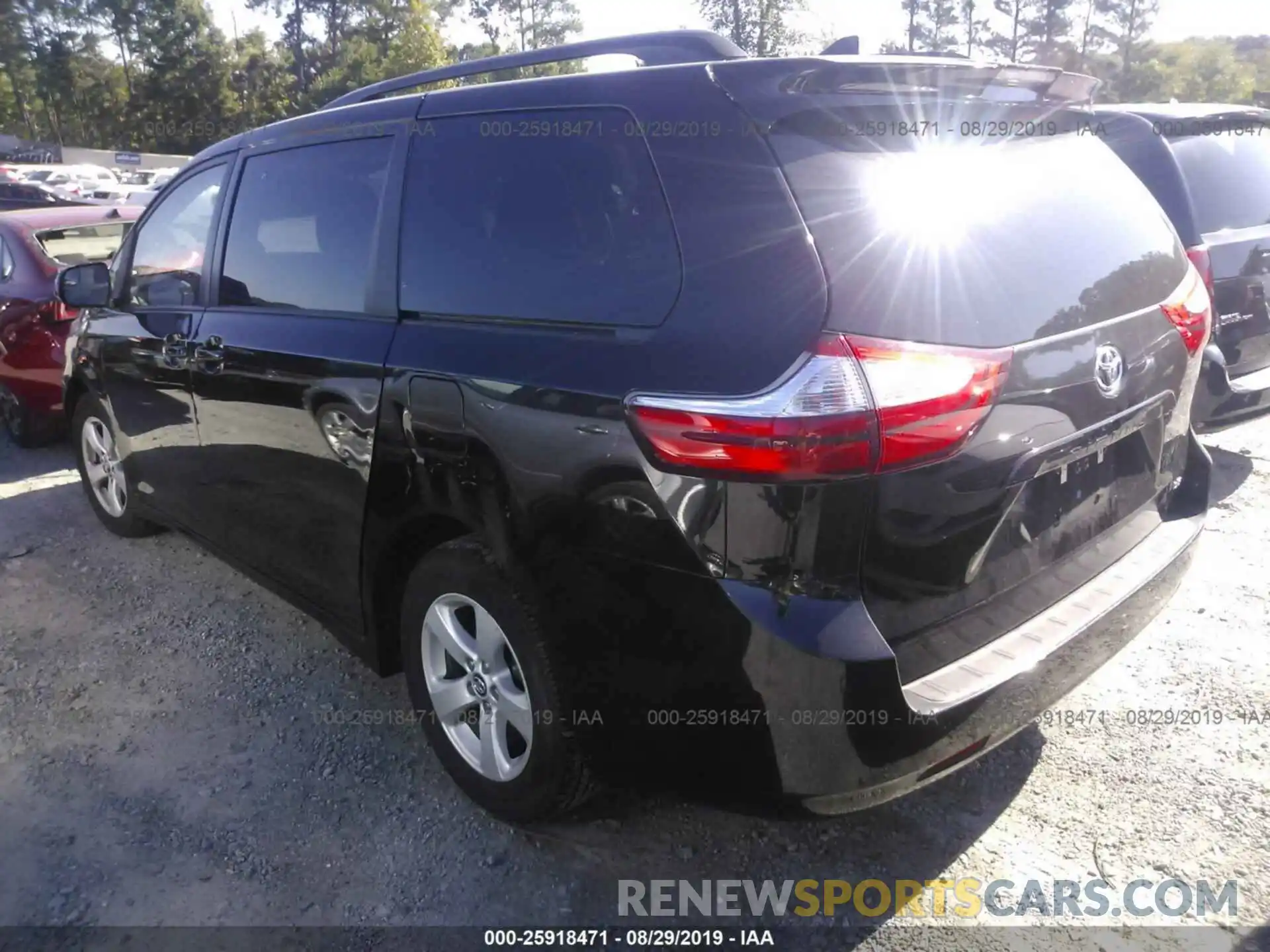 3 Photograph of a damaged car 5TDKZ3DC5KS010110 TOYOTA SIENNA 2019