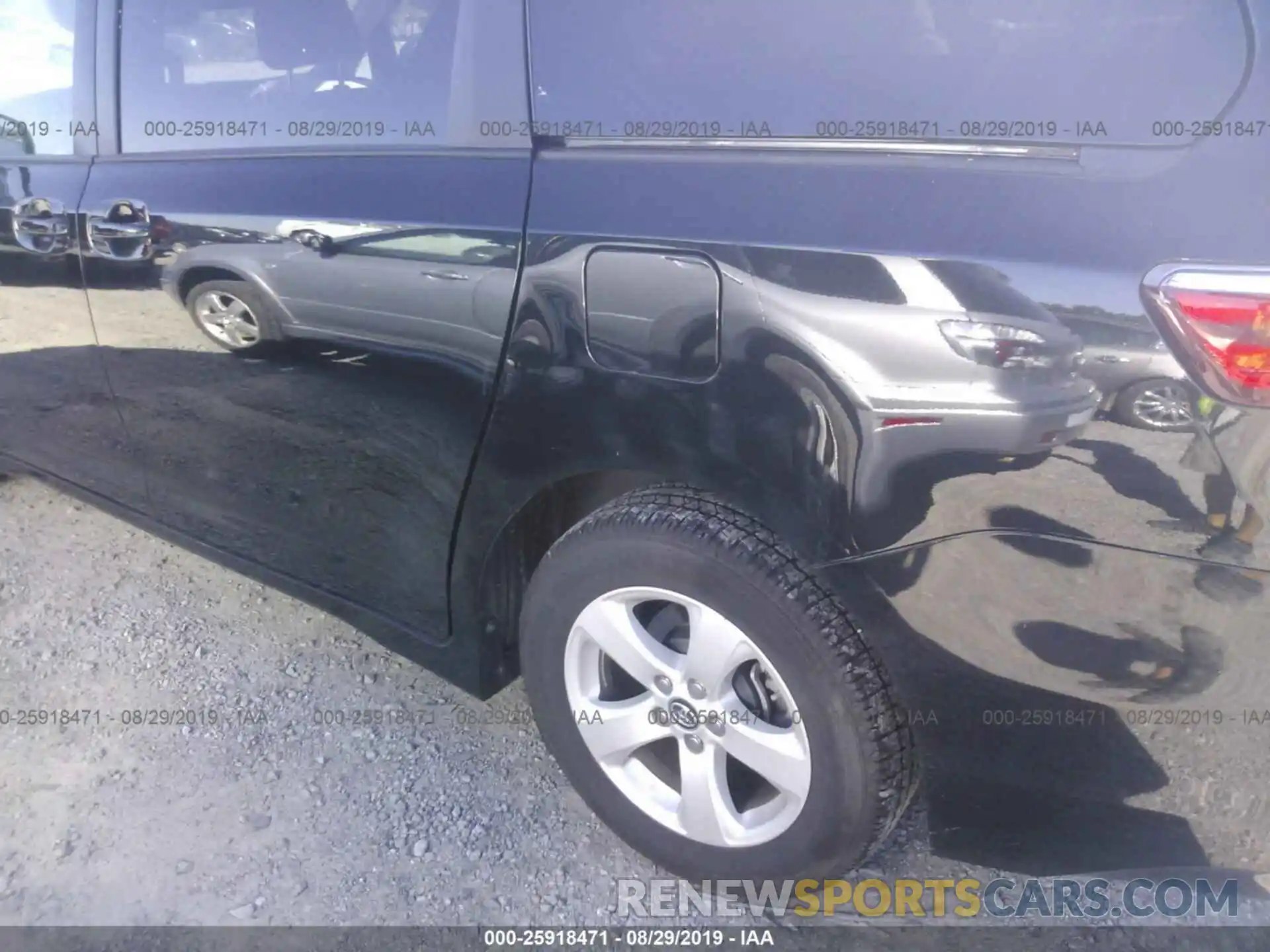 6 Photograph of a damaged car 5TDKZ3DC5KS010110 TOYOTA SIENNA 2019