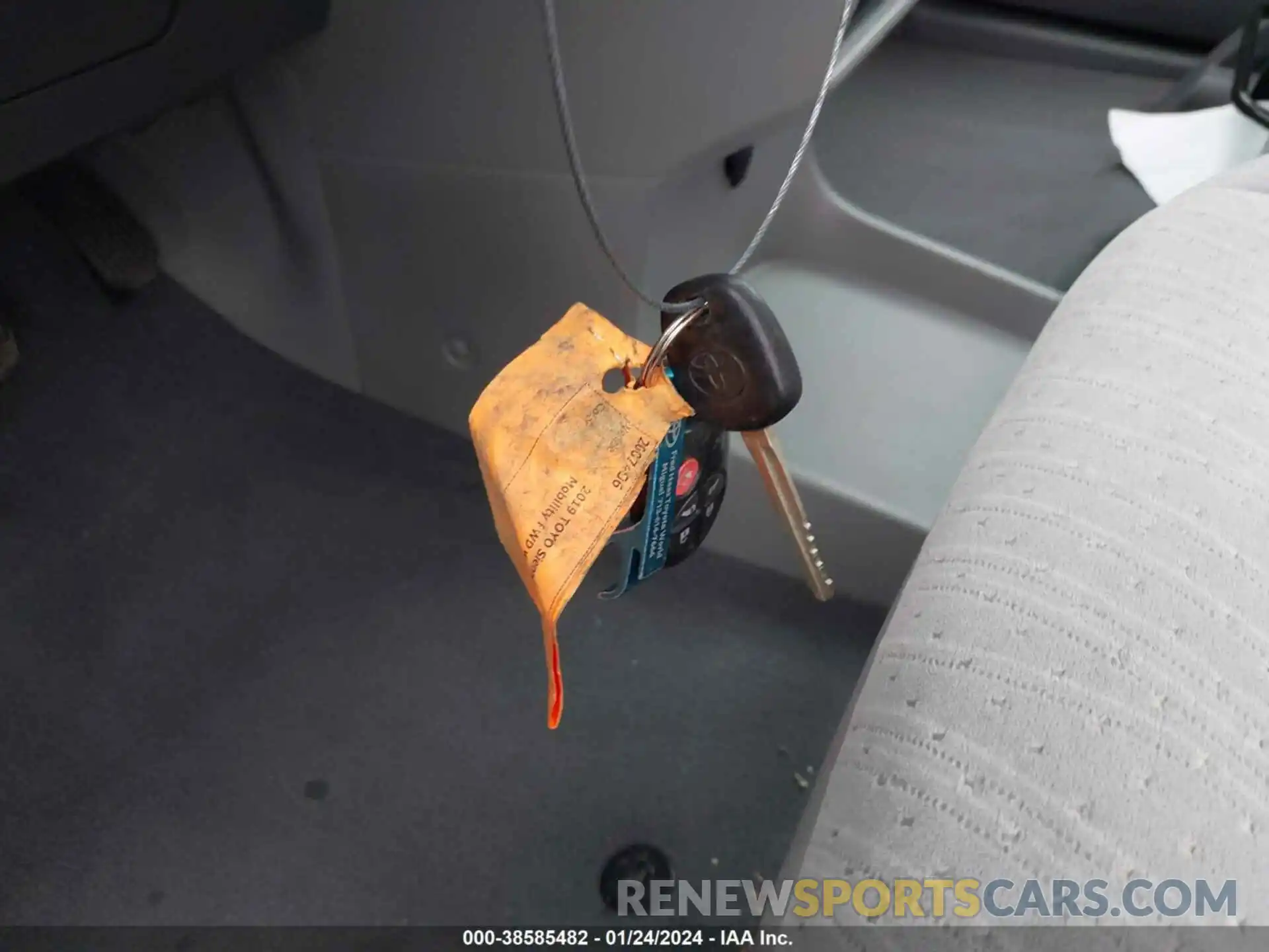 11 Photograph of a damaged car 5TDKZ3DC5KS012830 TOYOTA SIENNA 2019