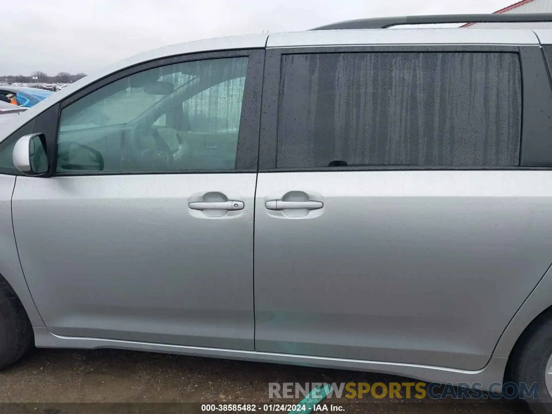 14 Photograph of a damaged car 5TDKZ3DC5KS012830 TOYOTA SIENNA 2019