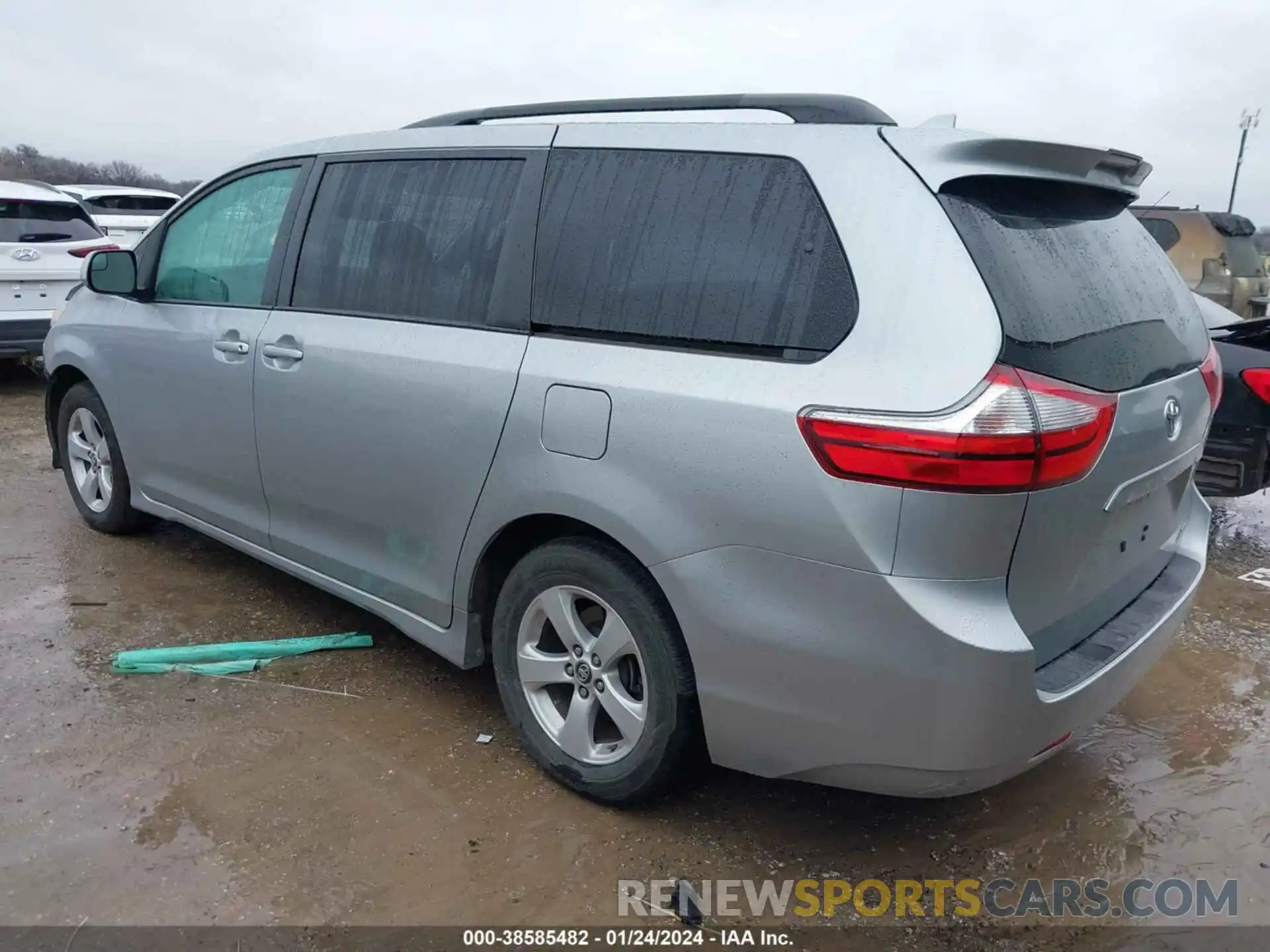 3 Photograph of a damaged car 5TDKZ3DC5KS012830 TOYOTA SIENNA 2019