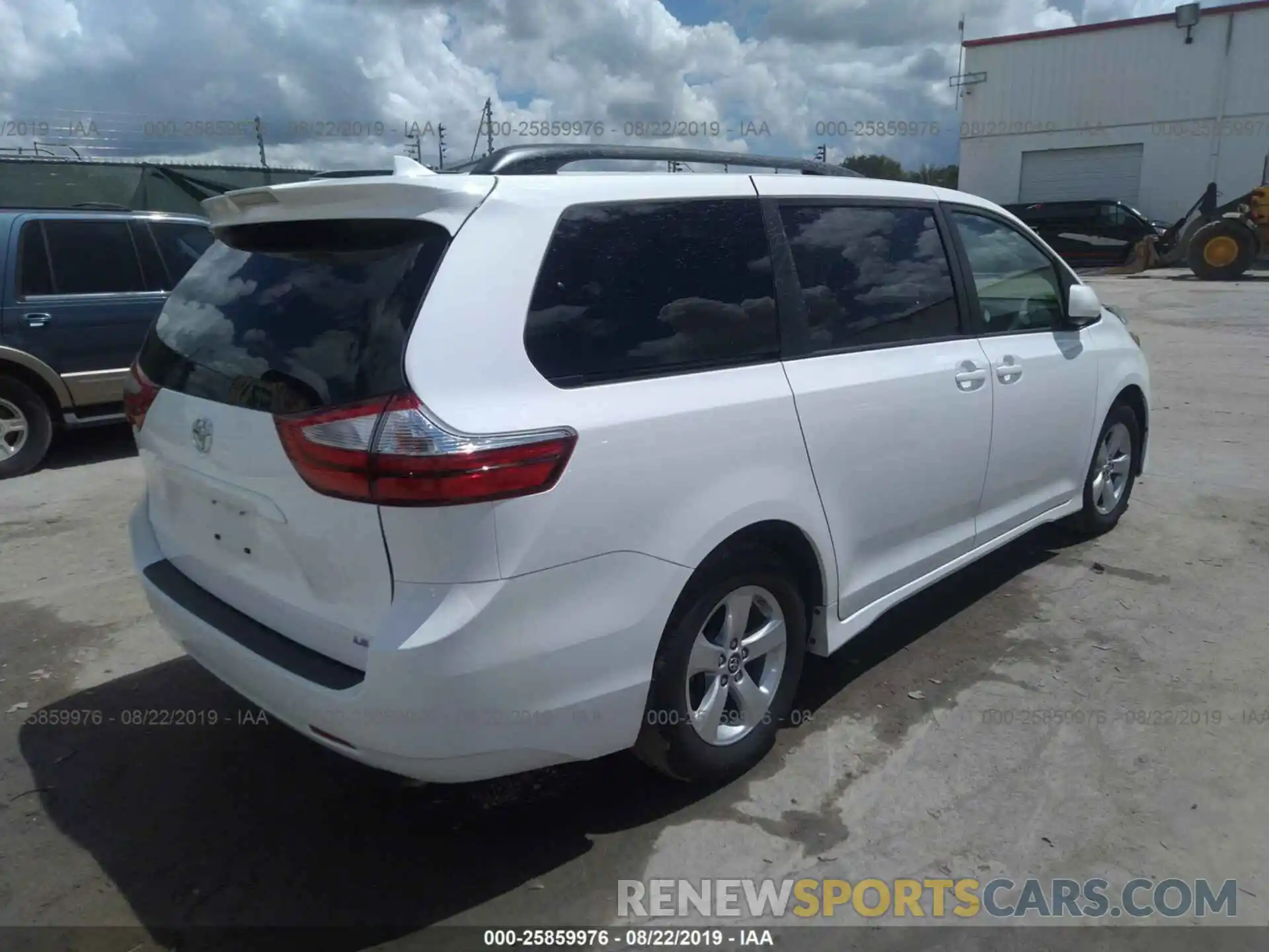 4 Фотография поврежденного автомобиля 5TDKZ3DC5KS016991 TOYOTA SIENNA 2019