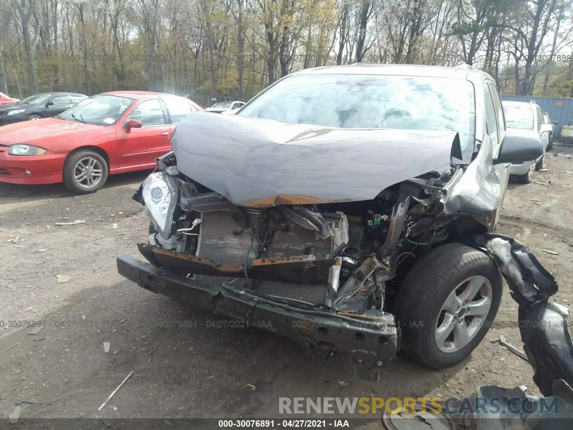 6 Photograph of a damaged car 5TDKZ3DC5KS020751 TOYOTA SIENNA 2019