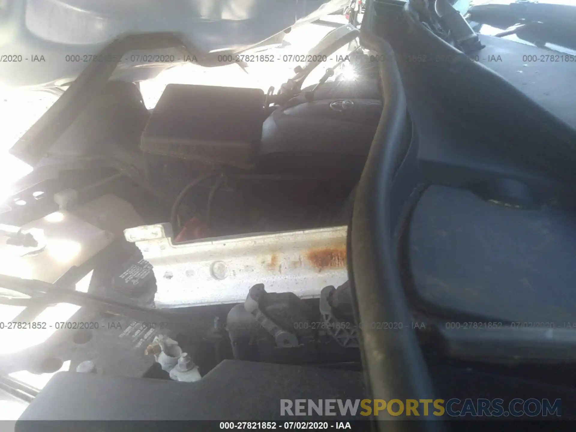 10 Photograph of a damaged car 5TDKZ3DC5KS967417 TOYOTA SIENNA 2019