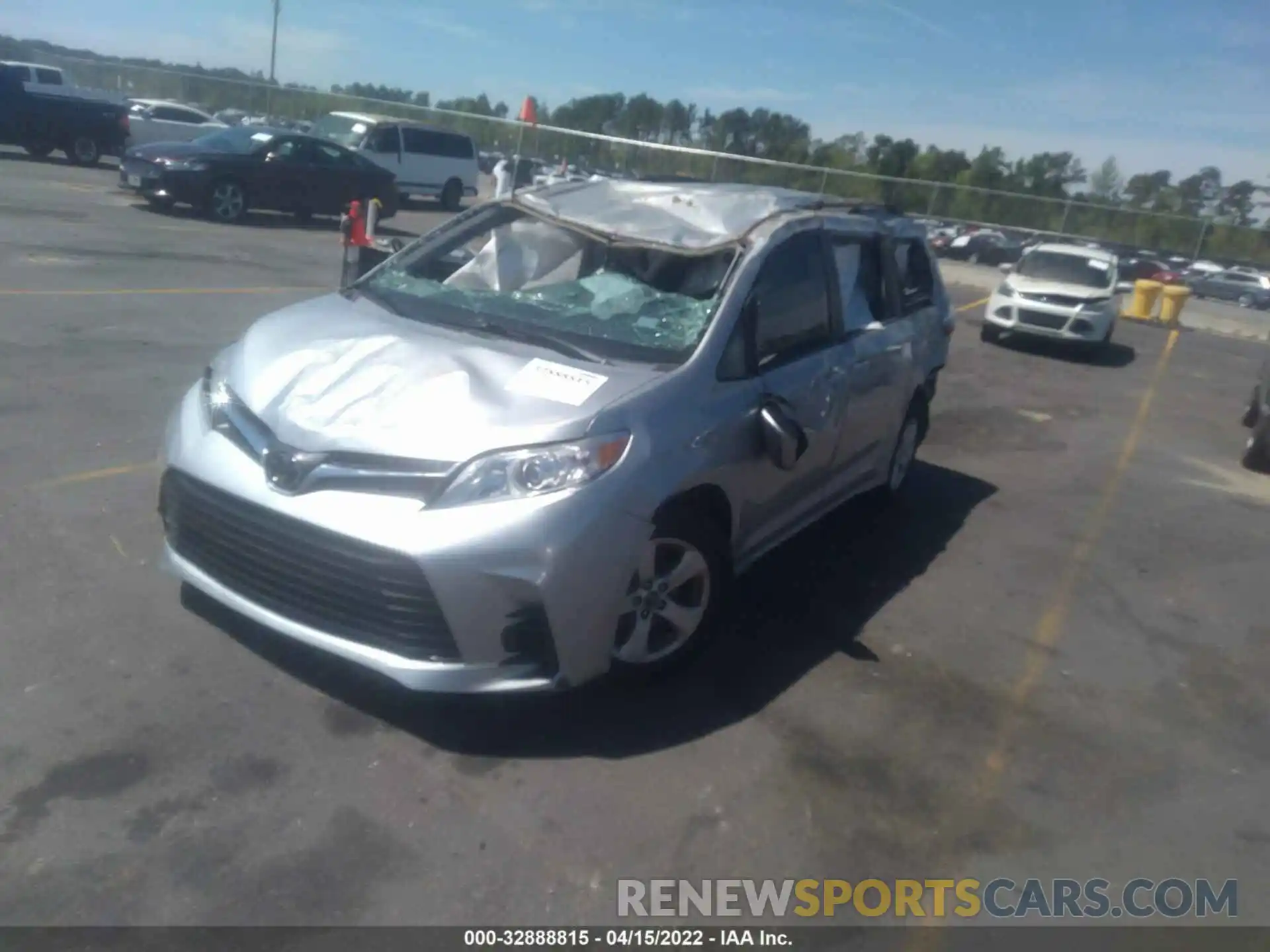 2 Photograph of a damaged car 5TDKZ3DC5KS967580 TOYOTA SIENNA 2019