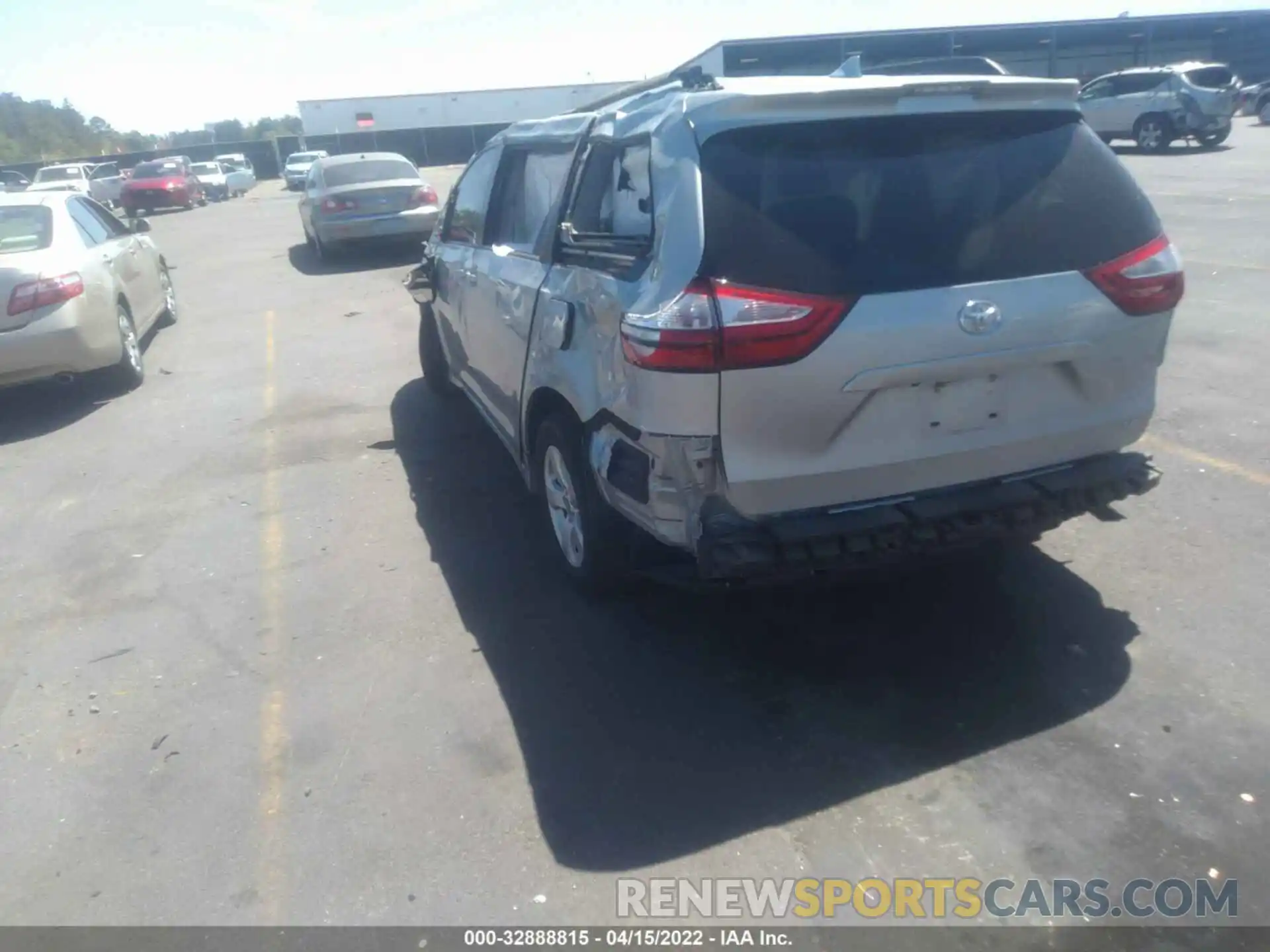 3 Photograph of a damaged car 5TDKZ3DC5KS967580 TOYOTA SIENNA 2019