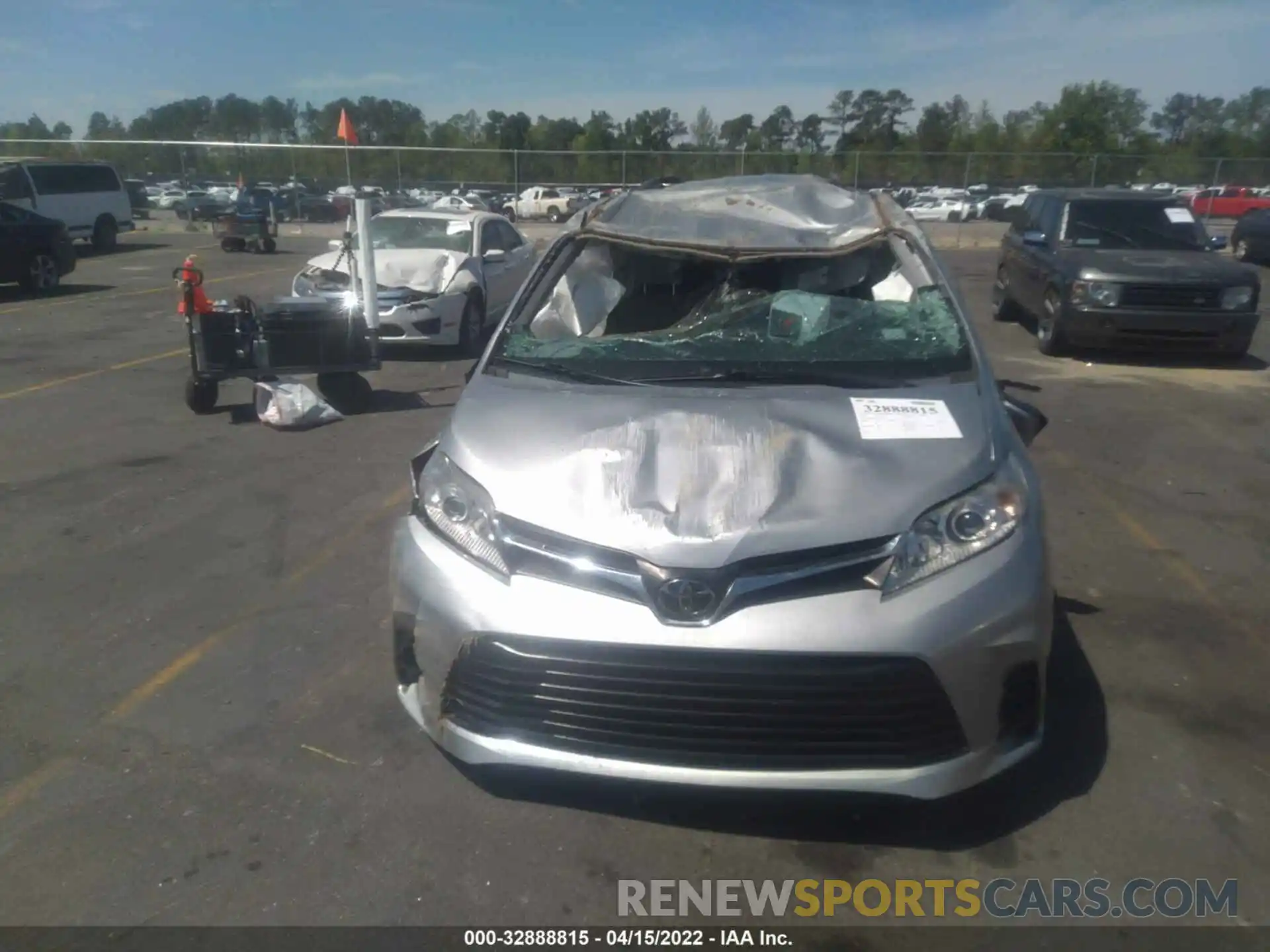 6 Photograph of a damaged car 5TDKZ3DC5KS967580 TOYOTA SIENNA 2019