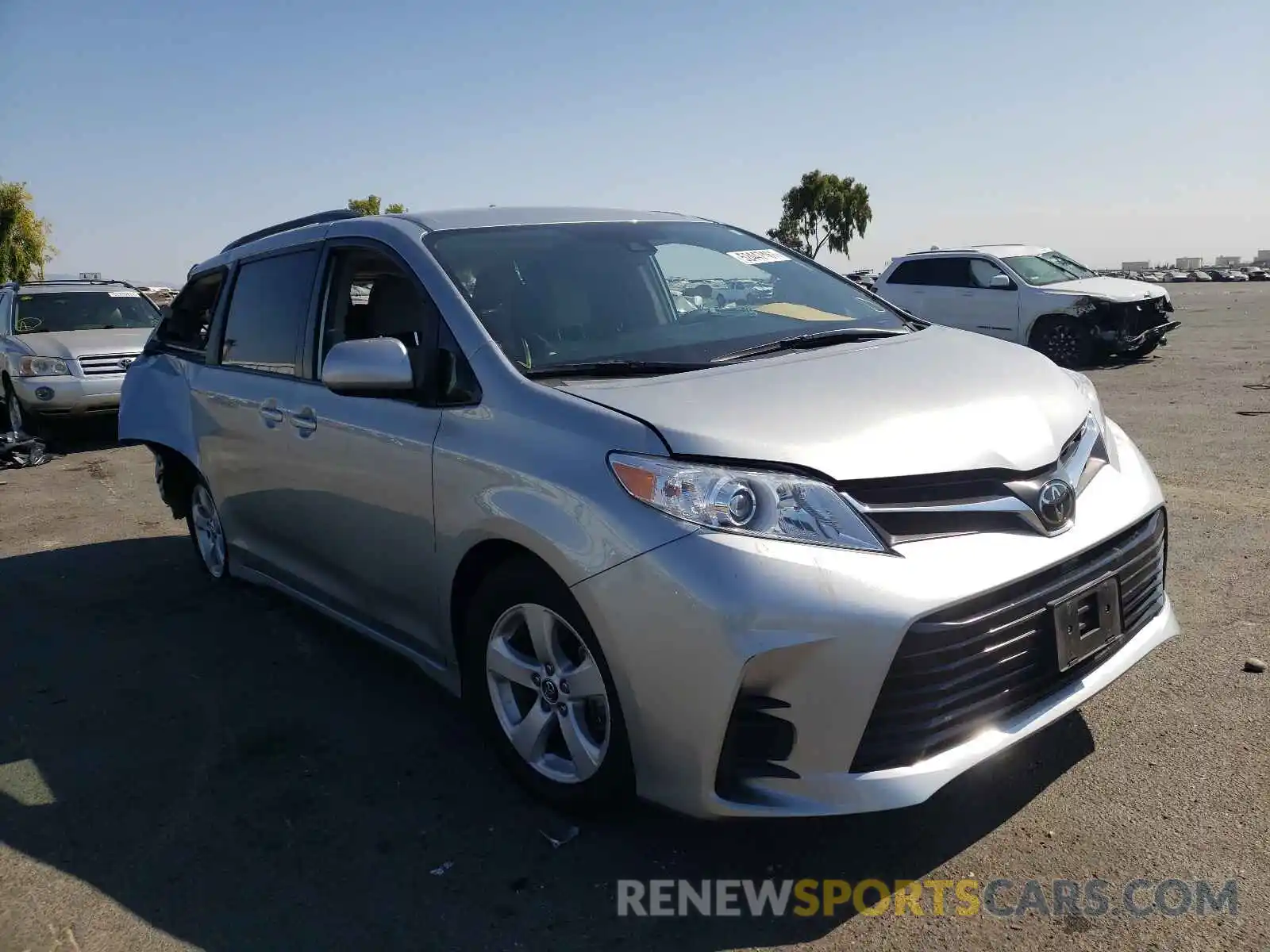 1 Photograph of a damaged car 5TDKZ3DC5KS968227 TOYOTA SIENNA 2019