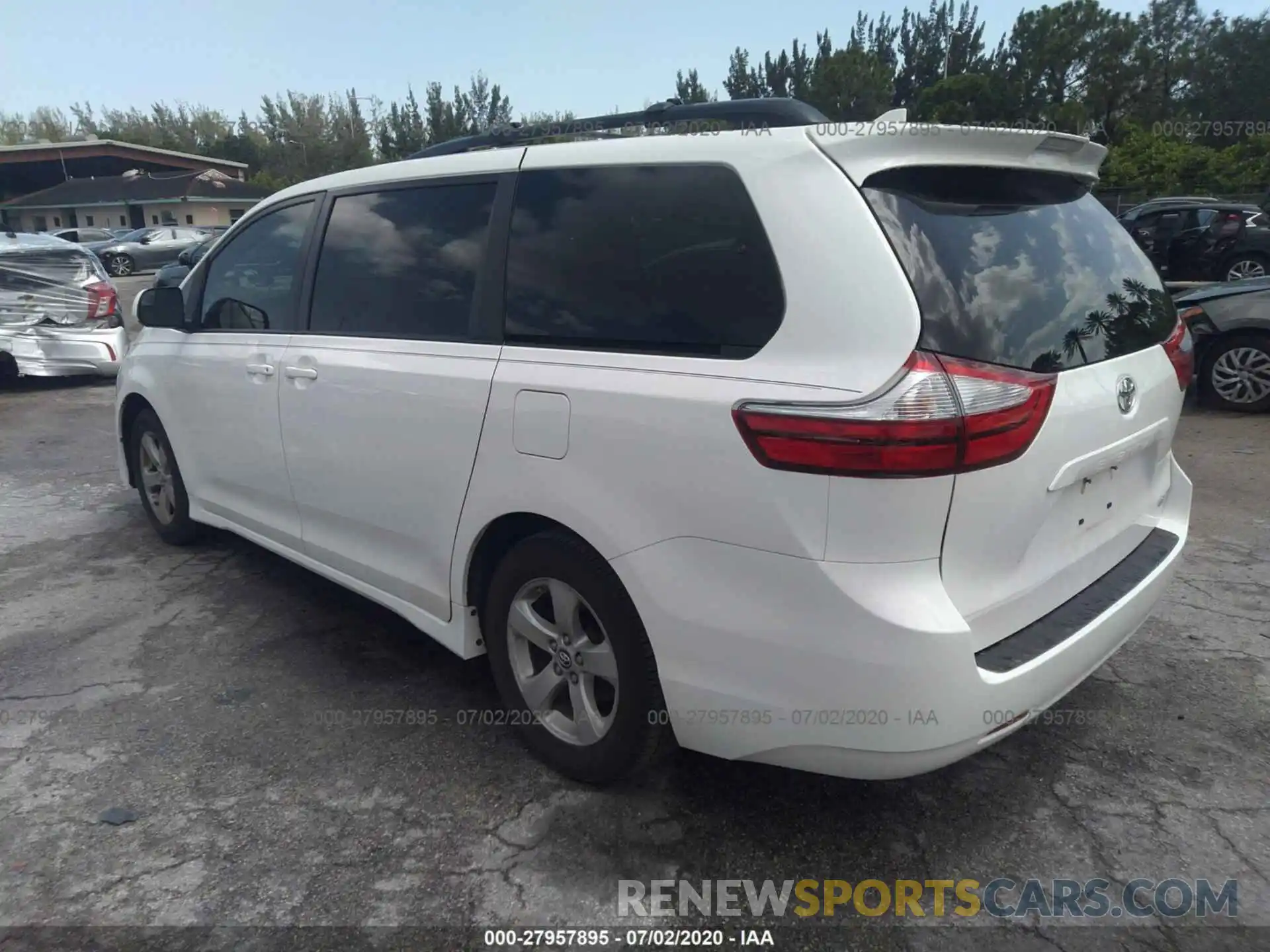 3 Photograph of a damaged car 5TDKZ3DC5KS969118 TOYOTA SIENNA 2019