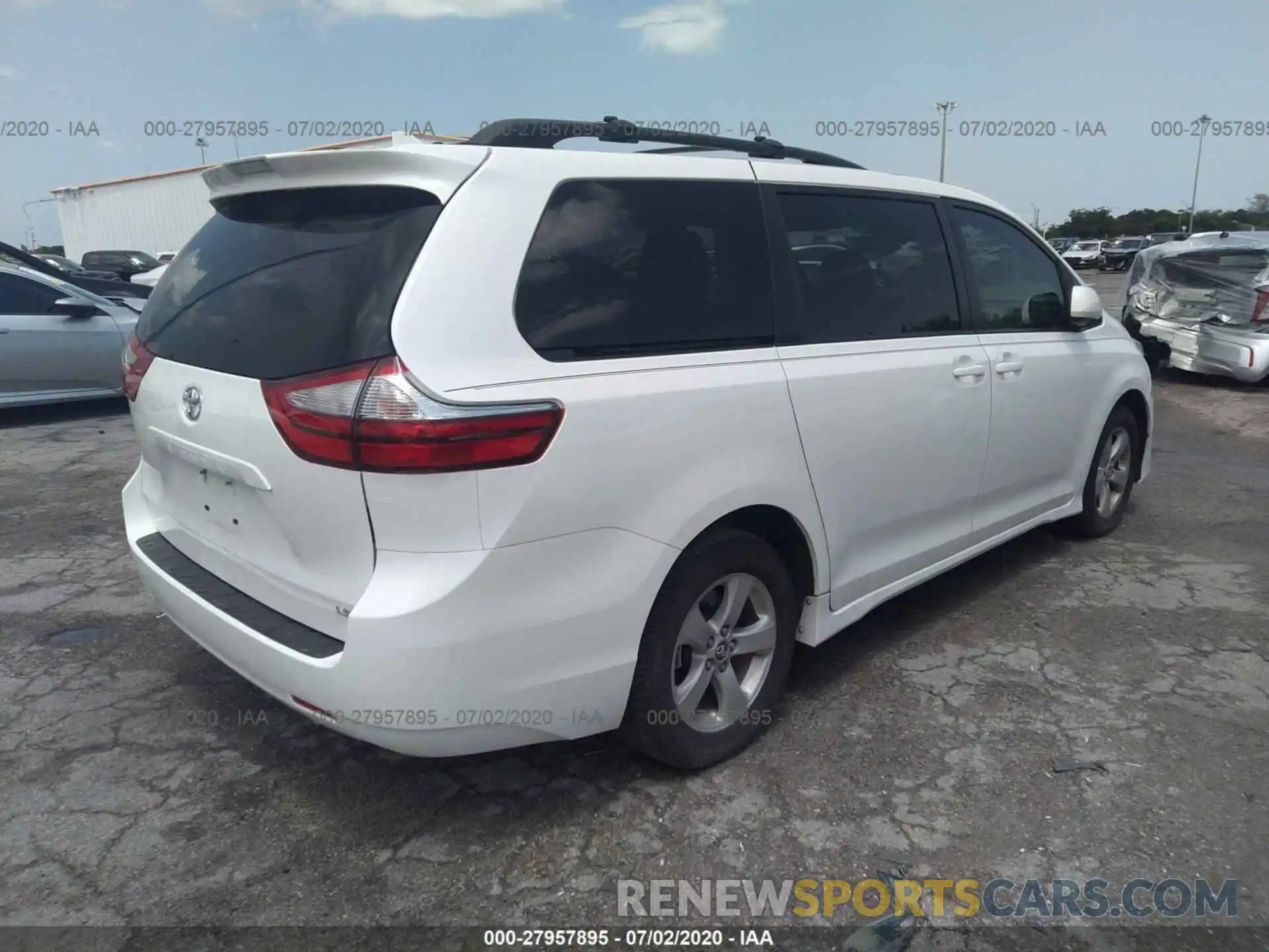 4 Фотография поврежденного автомобиля 5TDKZ3DC5KS969118 TOYOTA SIENNA 2019