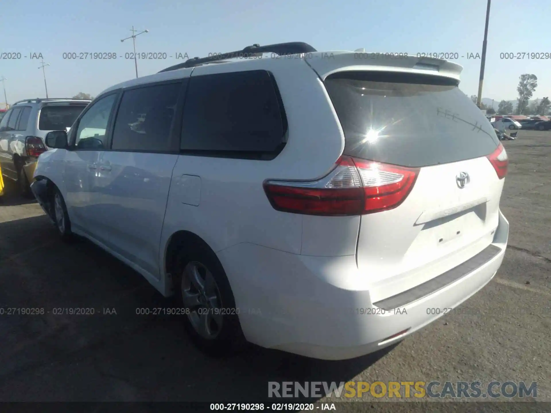 3 Фотография поврежденного автомобиля 5TDKZ3DC5KS970818 TOYOTA SIENNA 2019