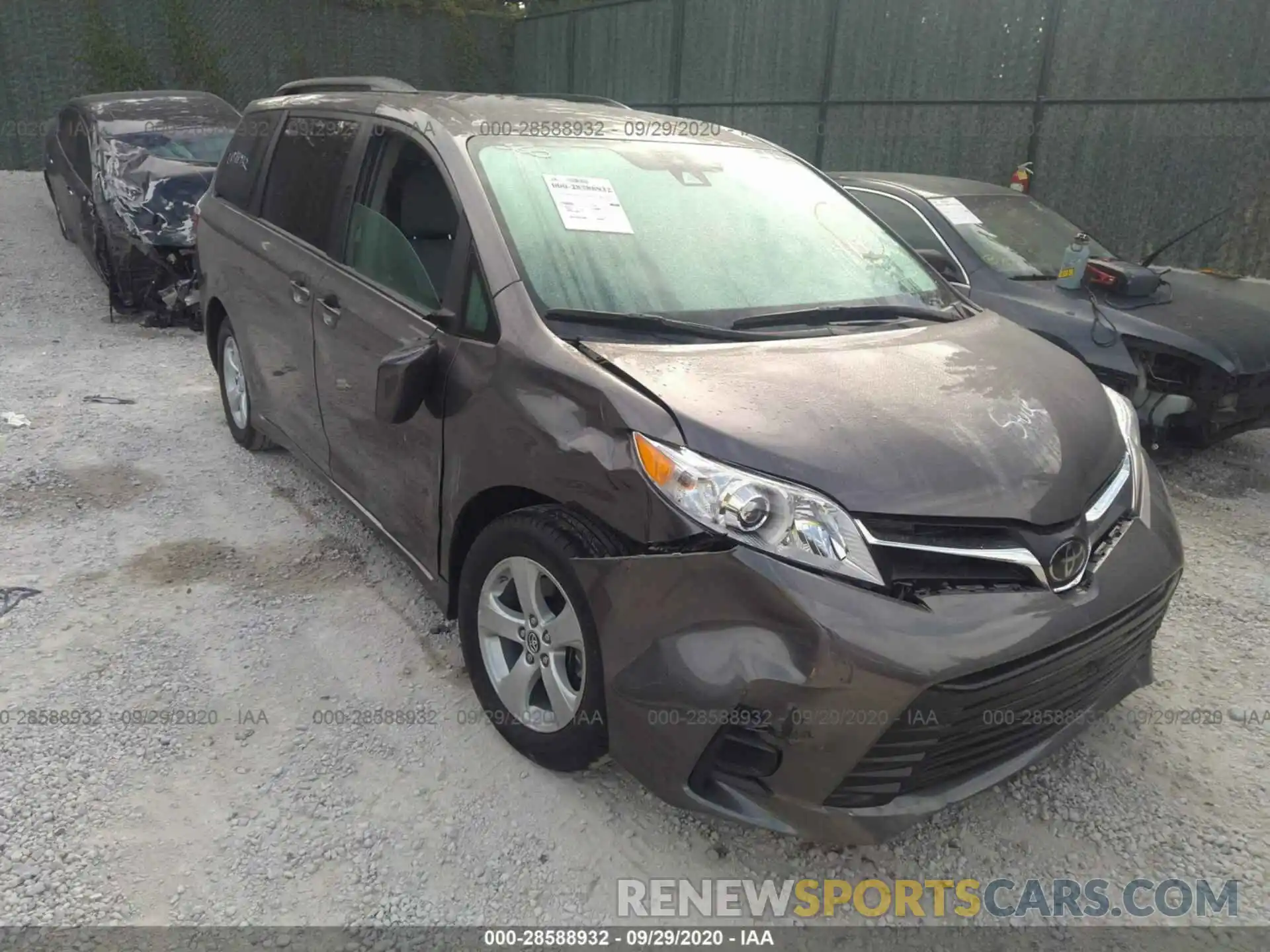 1 Photograph of a damaged car 5TDKZ3DC5KS973279 TOYOTA SIENNA 2019