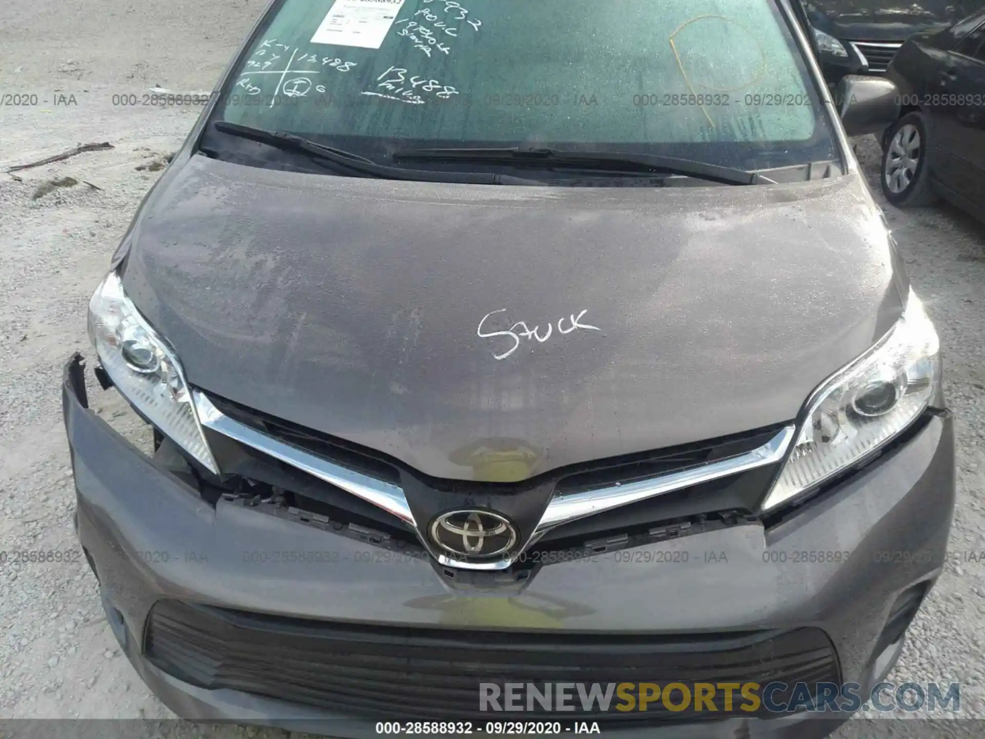 10 Photograph of a damaged car 5TDKZ3DC5KS973279 TOYOTA SIENNA 2019