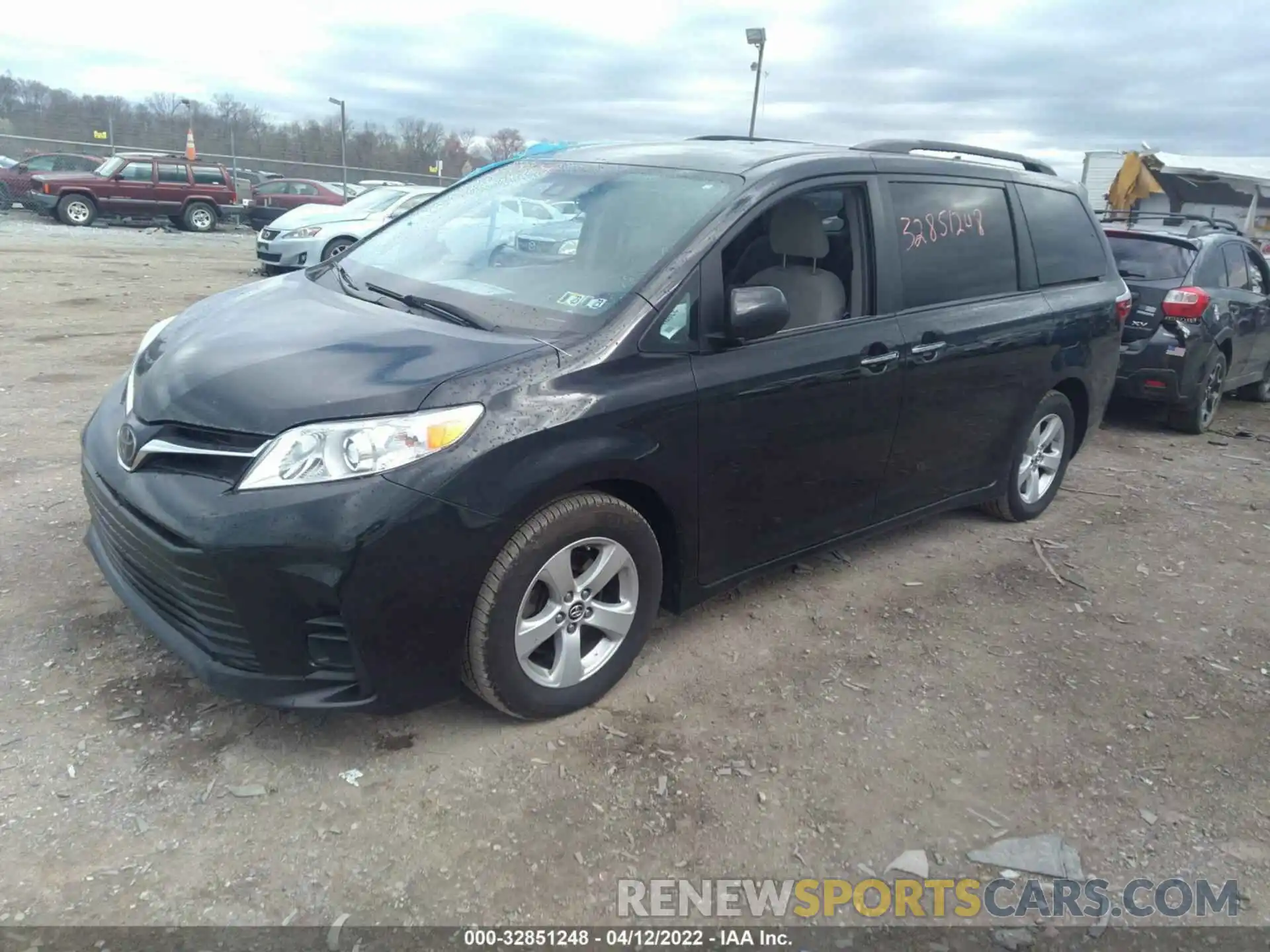 2 Photograph of a damaged car 5TDKZ3DC5KS975615 TOYOTA SIENNA 2019