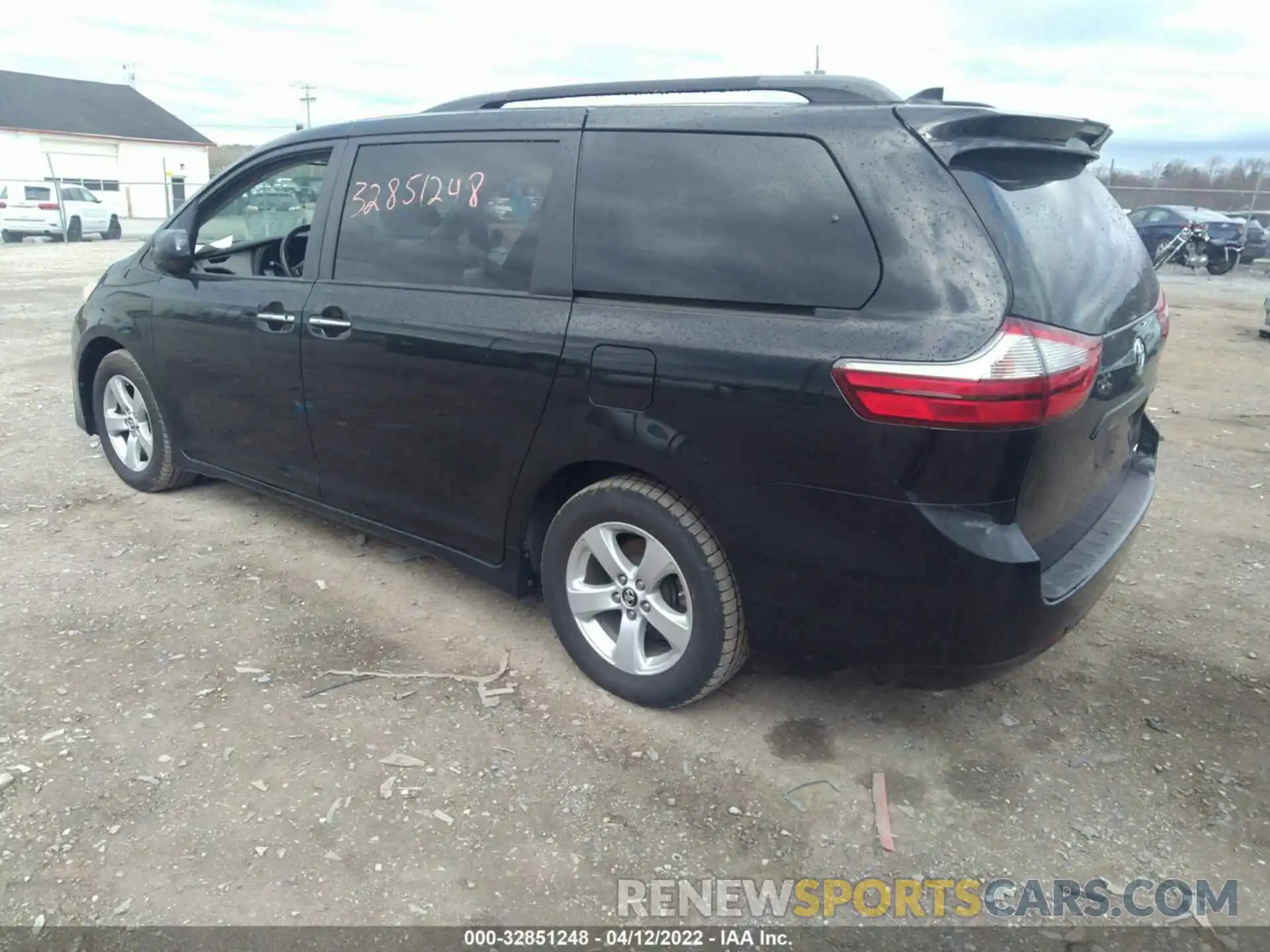 3 Фотография поврежденного автомобиля 5TDKZ3DC5KS975615 TOYOTA SIENNA 2019