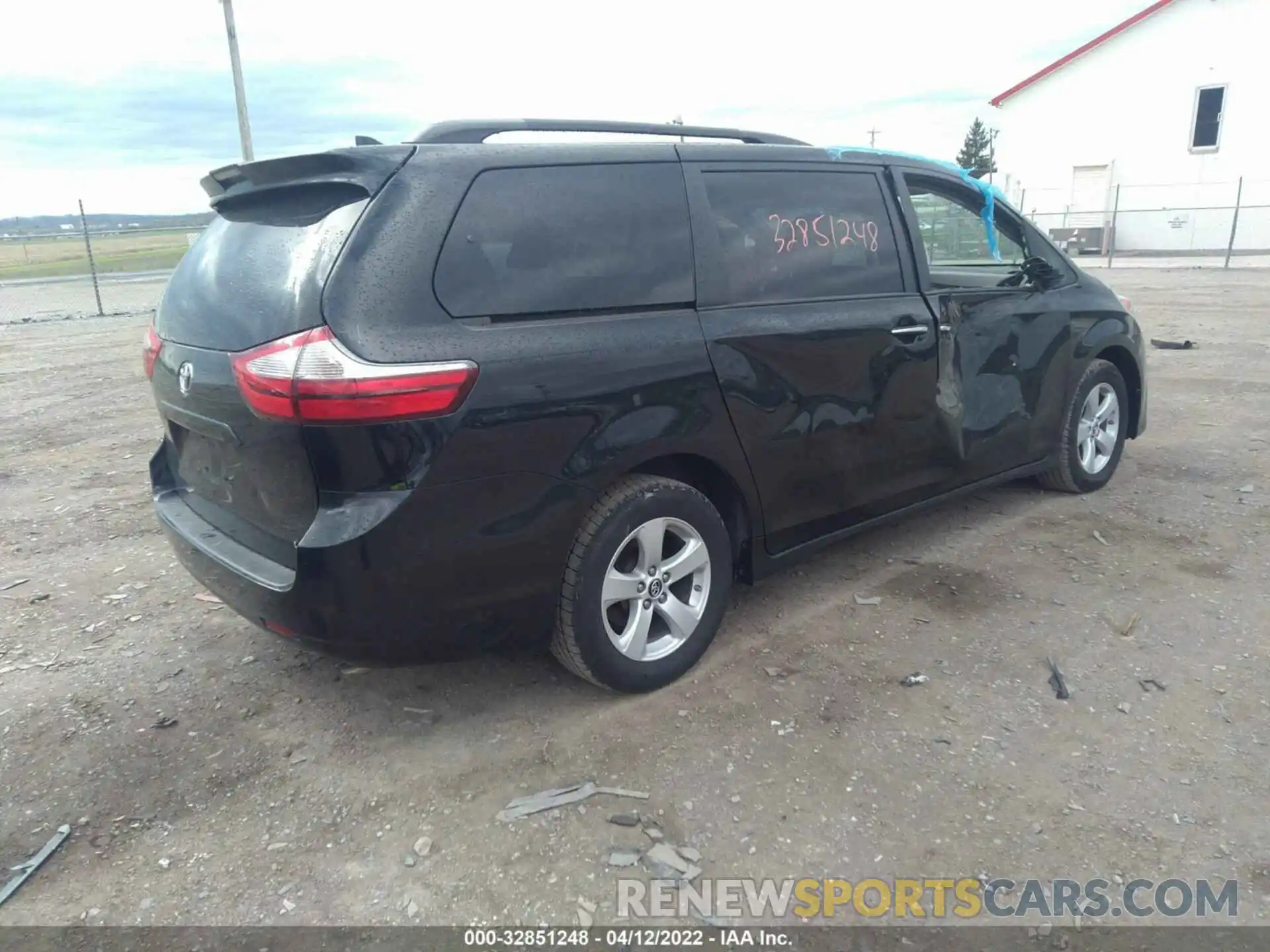 4 Фотография поврежденного автомобиля 5TDKZ3DC5KS975615 TOYOTA SIENNA 2019