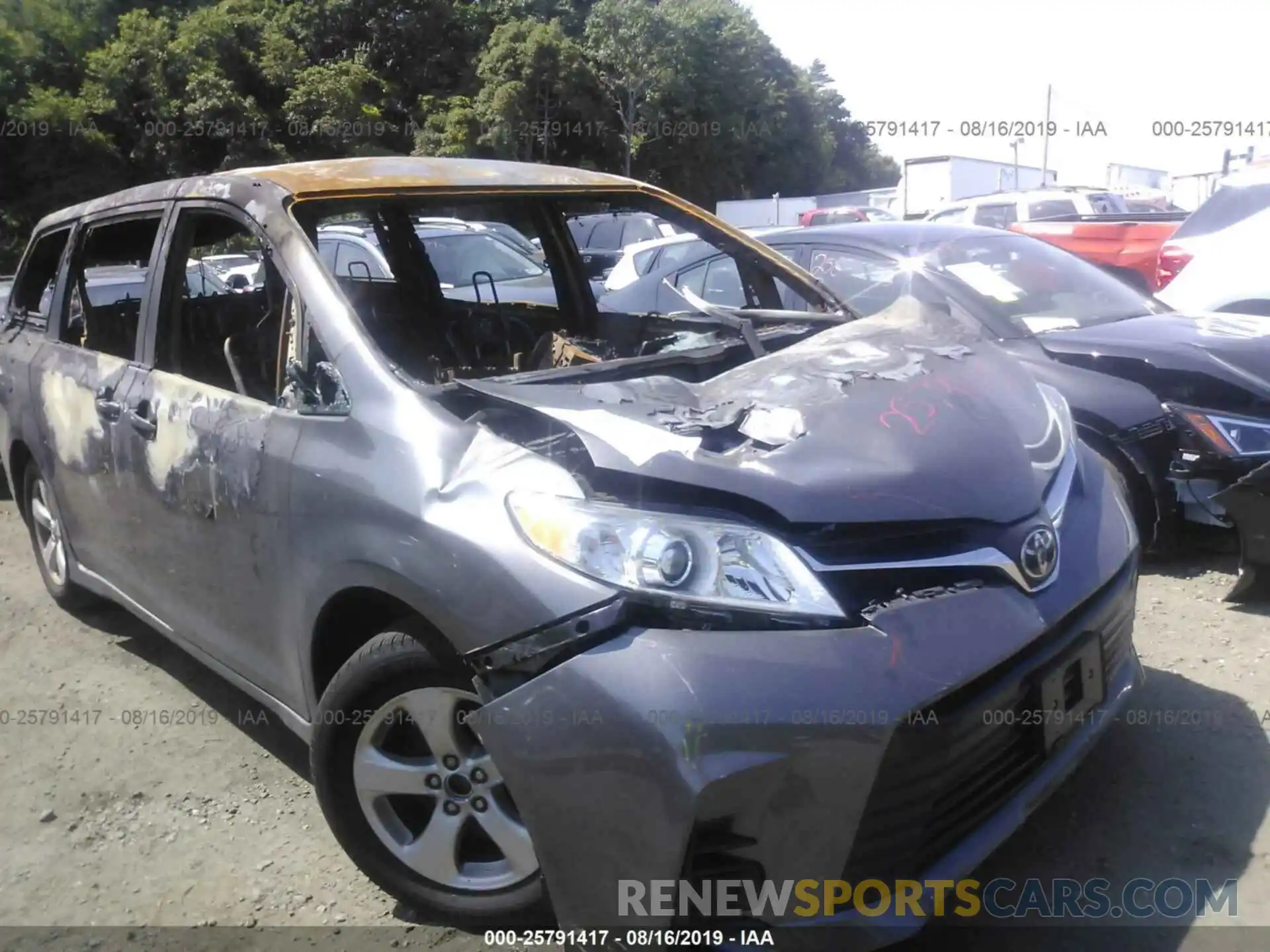 1 Photograph of a damaged car 5TDKZ3DC5KS976506 TOYOTA SIENNA 2019